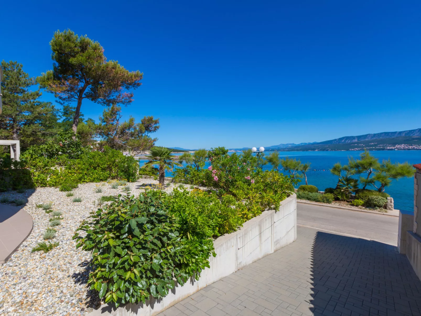 DAKOVIC TIHANA 2 / HR-07024-02