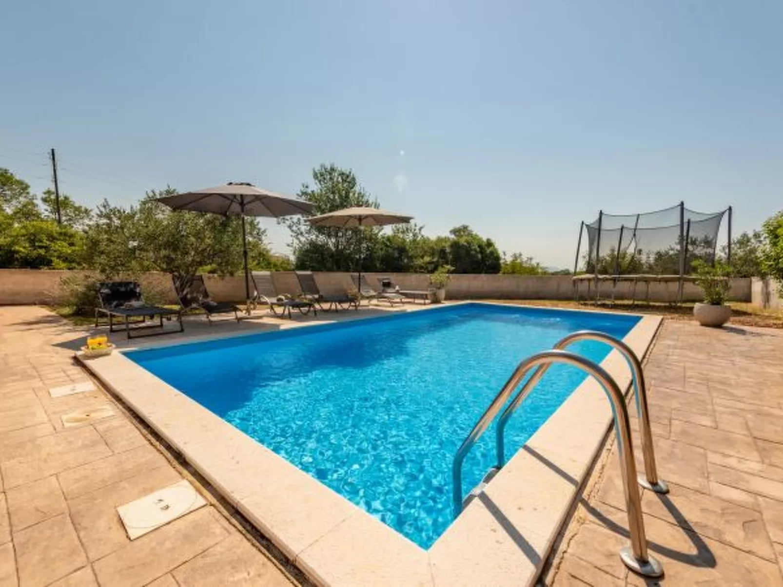 Holiday house Tina with jacuzzi and pool