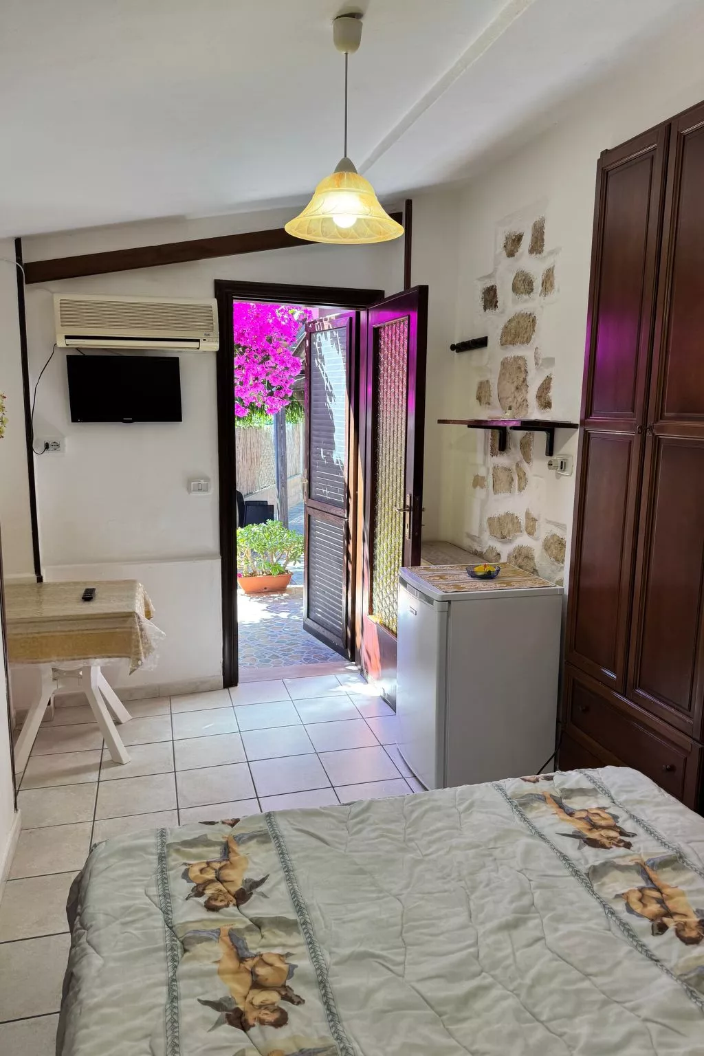 Gästezimmer 'Room' mit Grill