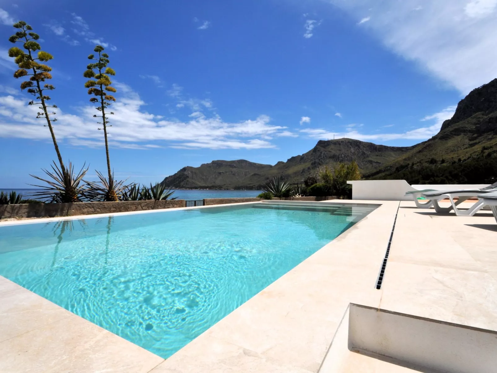 Villa XOROI con Piscina en Betlem (Mallorca) con vistas a la Bahía de Alcudia y
