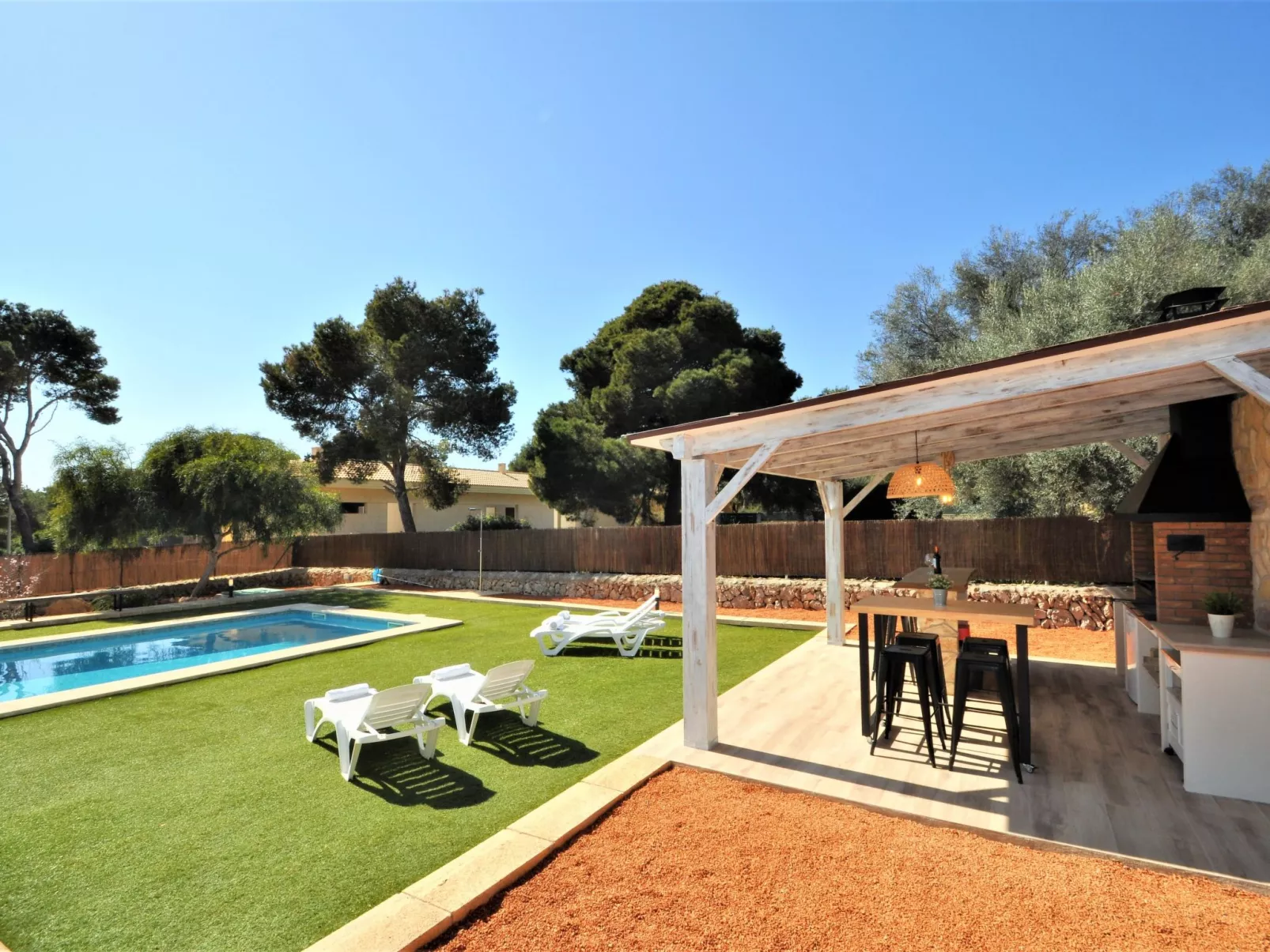 VILLA MONICA en barrio residencial de Cala Pi para 6 personas con piscina priva