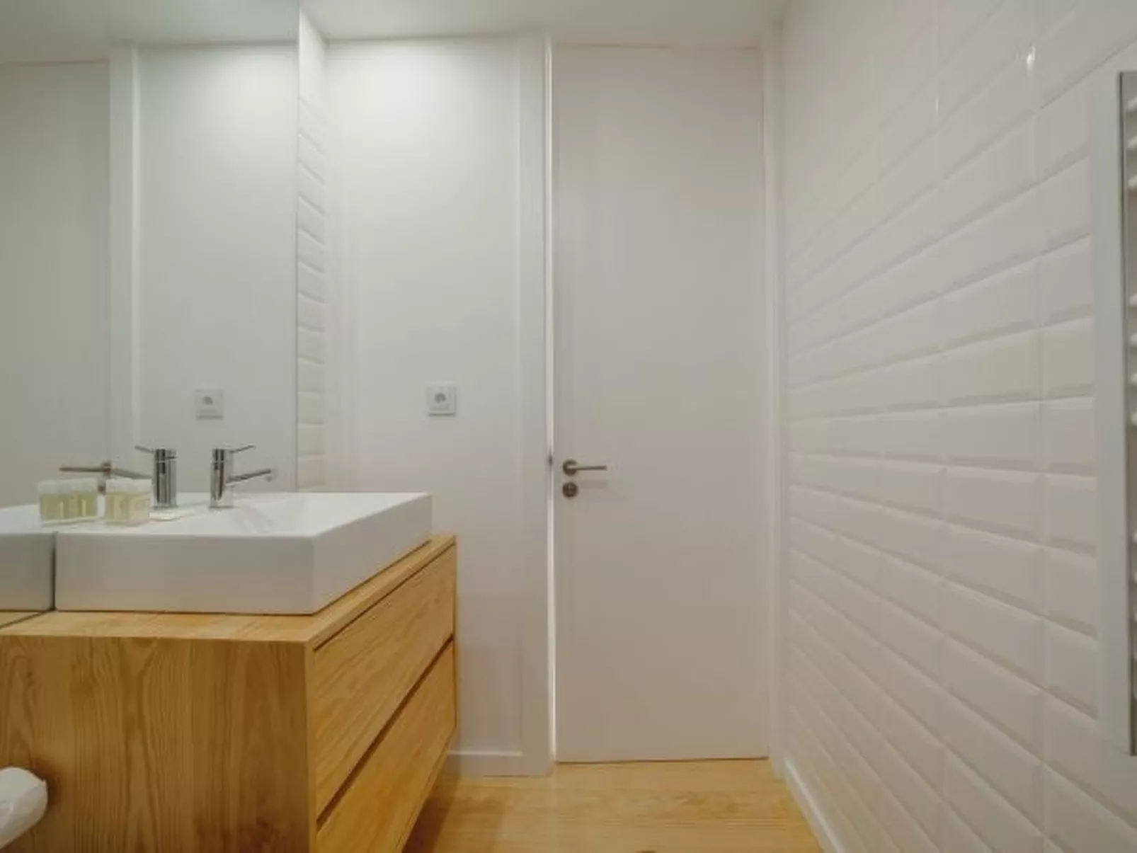 COURTYARD OPORTO DESIGN APARTMENT C WITH TERRACE