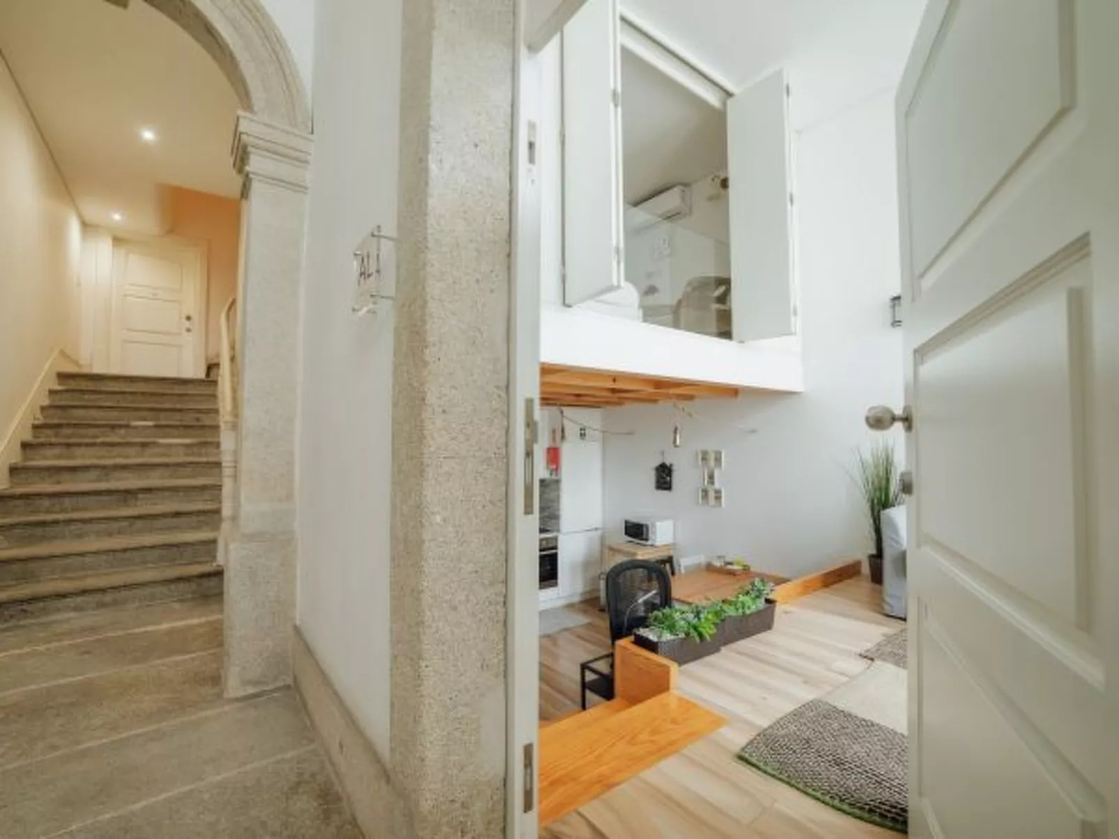 HISTORIC & BRIGHT BOLHAO MEZZANINE by VACATIONY