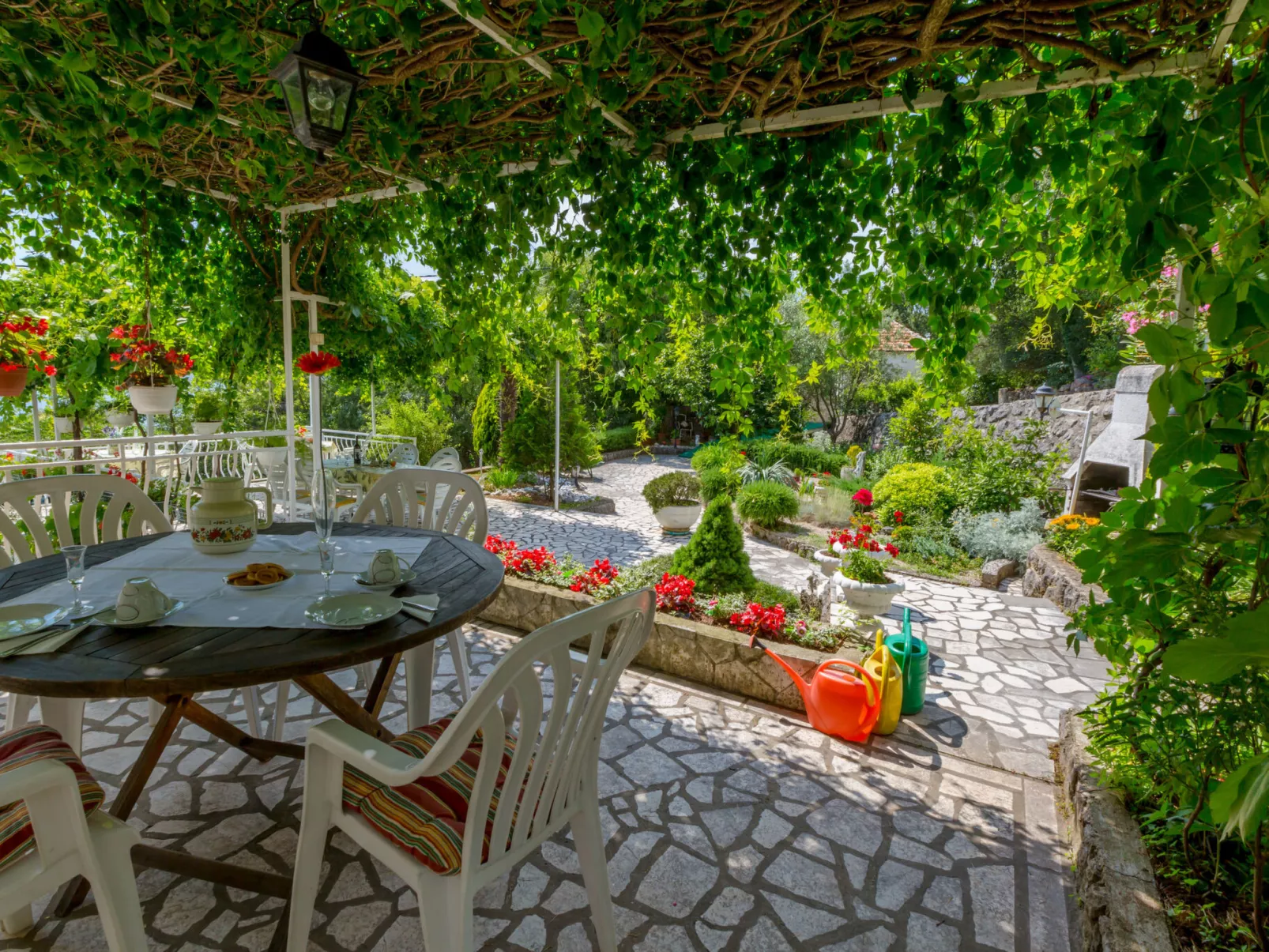 ELLA 2 / HR-02352-02