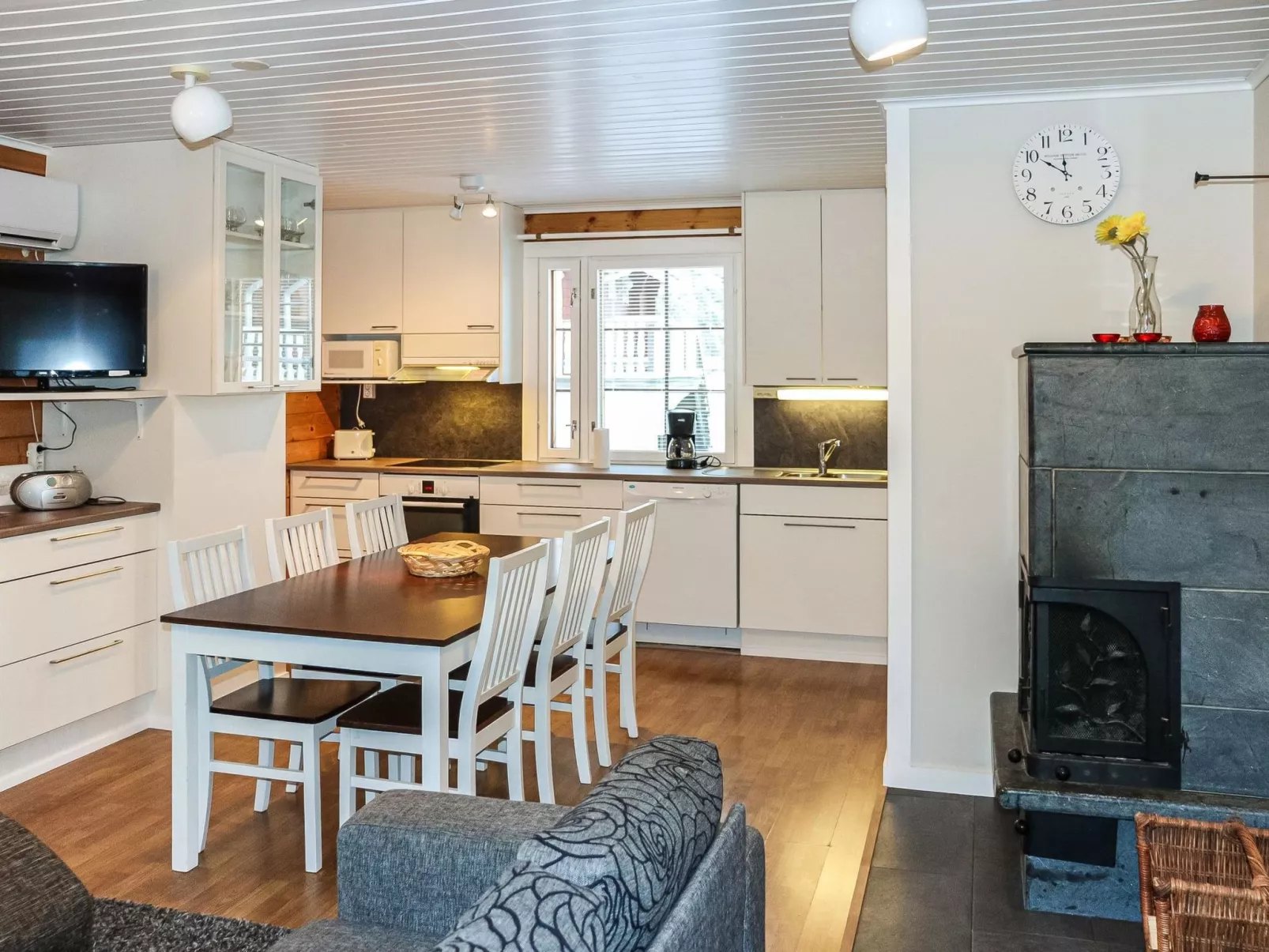 Alppikylä 8a paritalo - Binnen