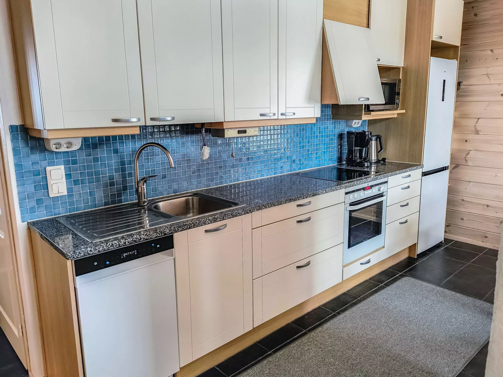 Pikku-pölly - Binnen