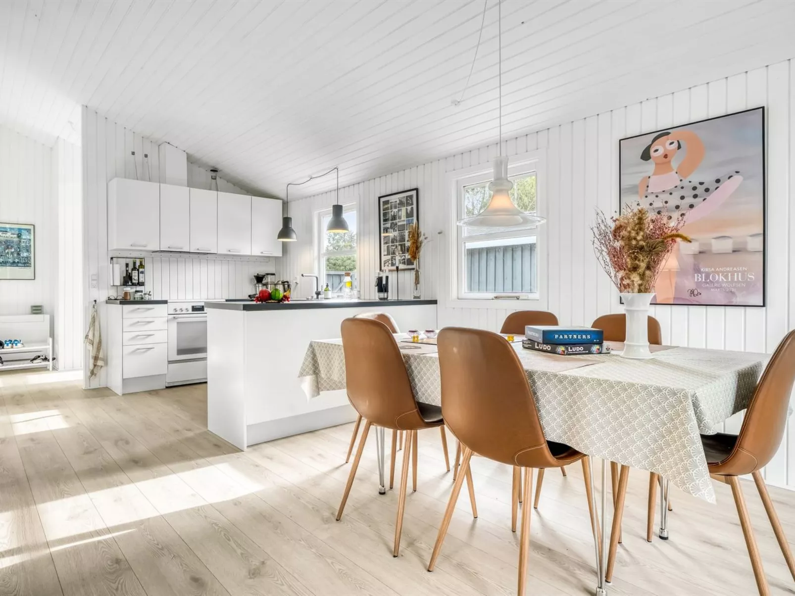 "Annamie" - 1.8km from the sea - Binnen