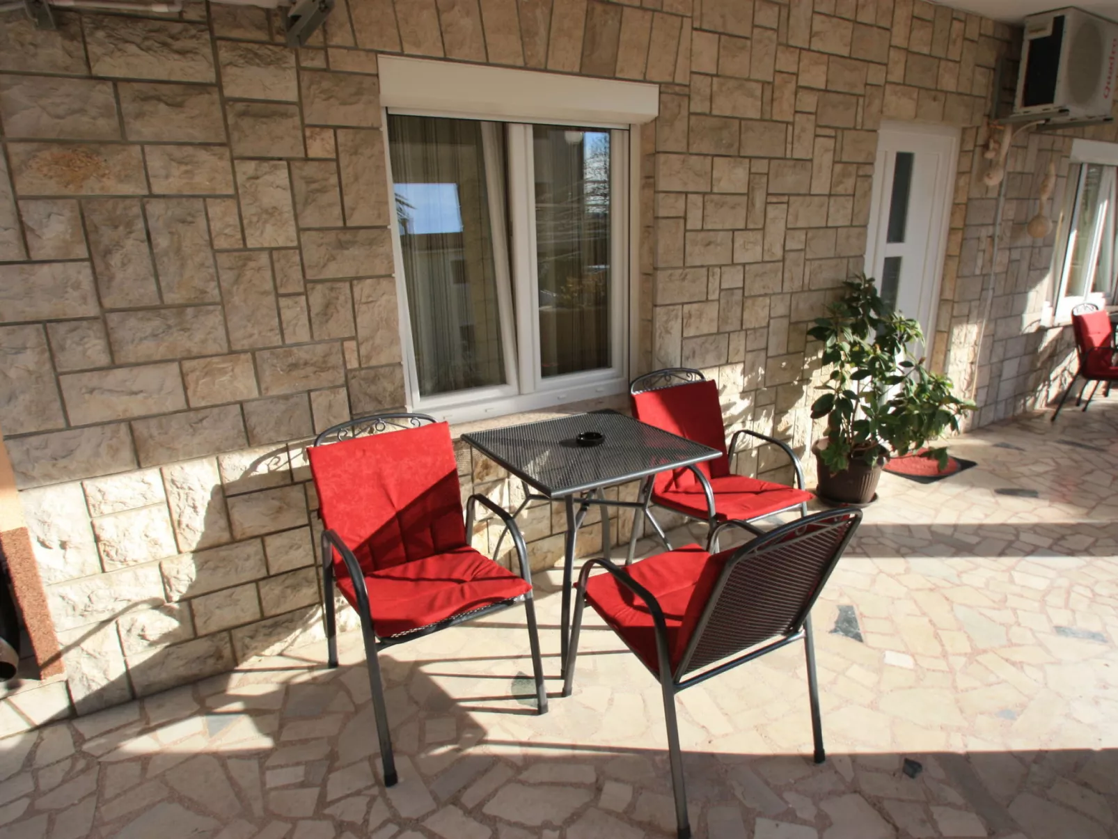 EVICA 3 / HR-07097-01 - Image-tags.info