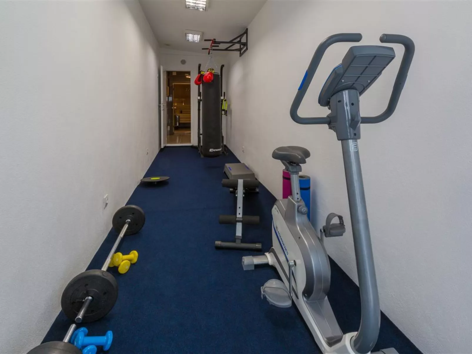 LOVRO / HR-05524-01 - Image-tags.info