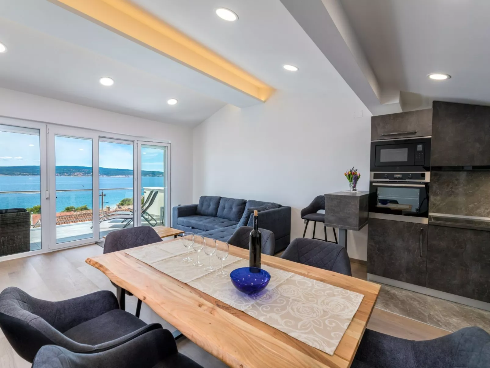 The View / HR-10479-01 - Image-tags.info