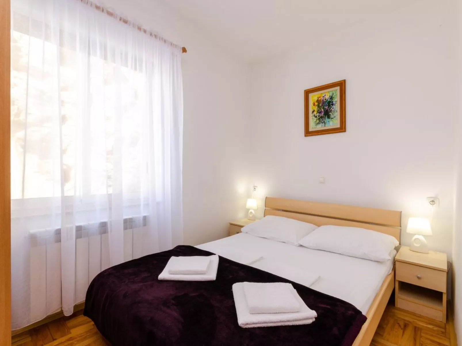 LAURA 2 / HR-05492-02 - Image-tags.info