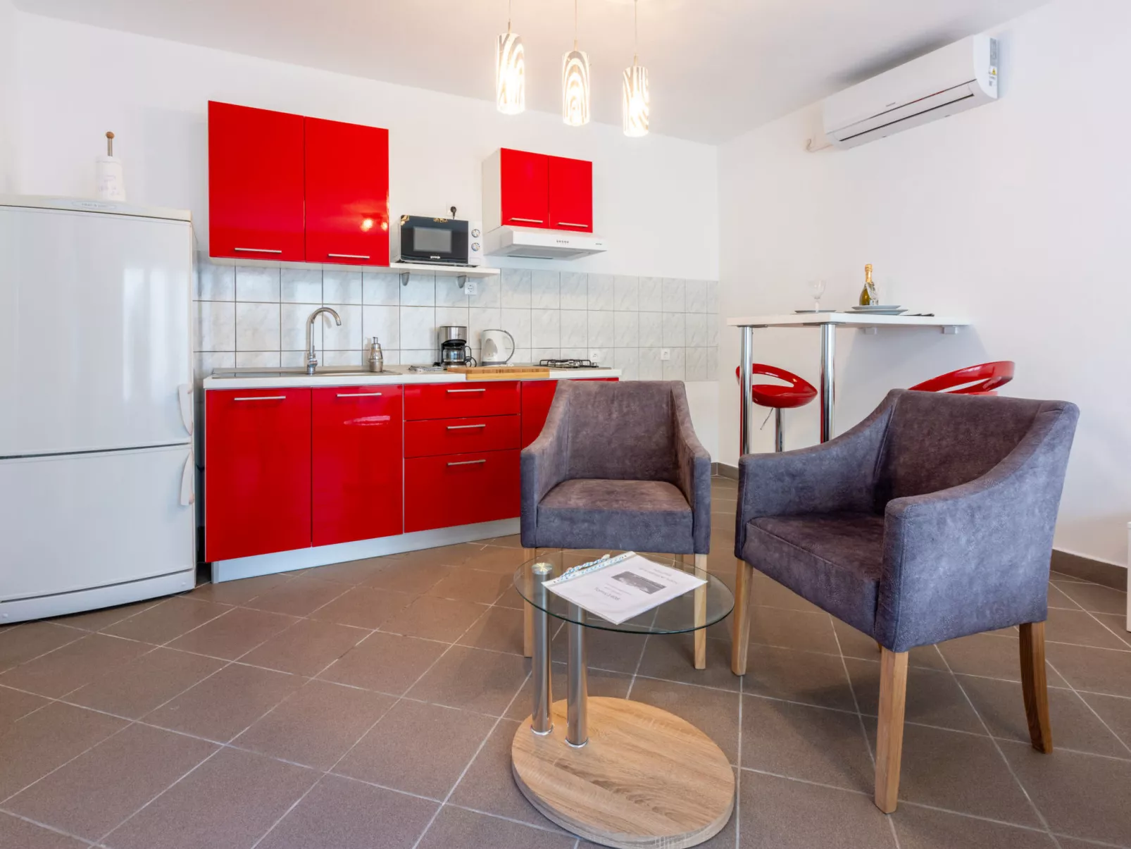 TOMIC A MAZURANICA studio / HR-09435-03 - Binnen