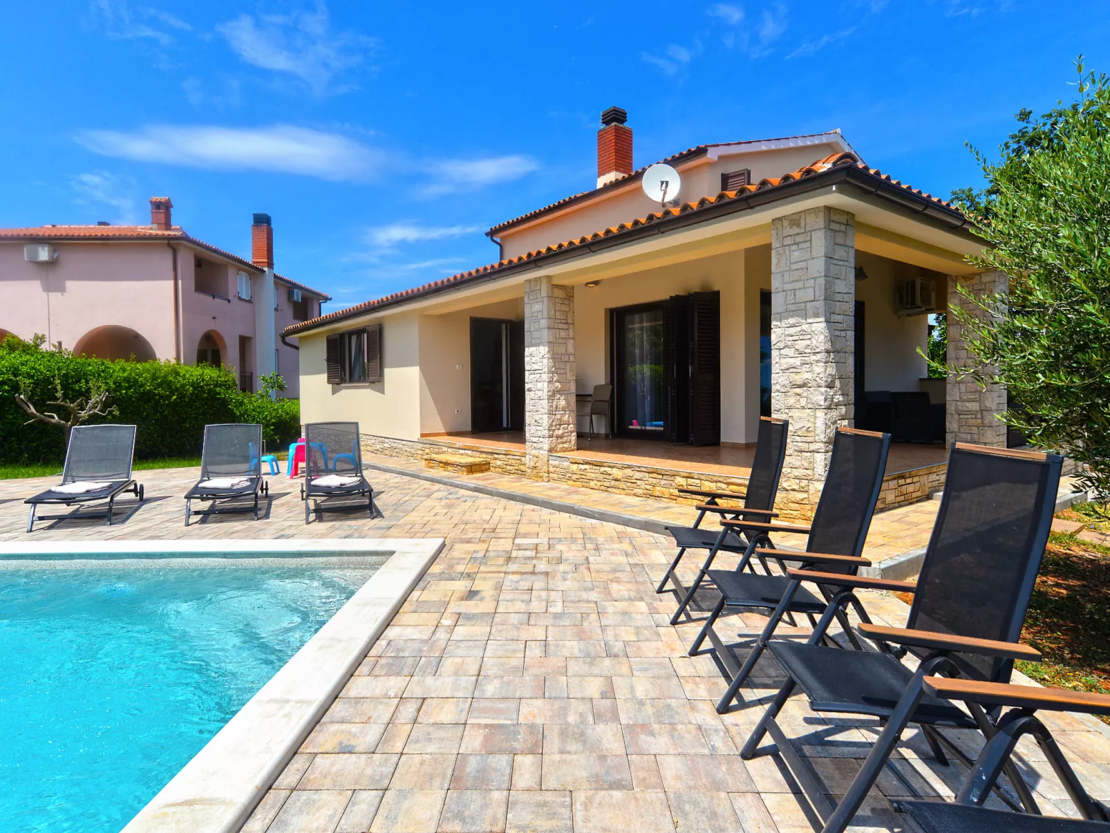 Villa 2273 - Image-tags.info