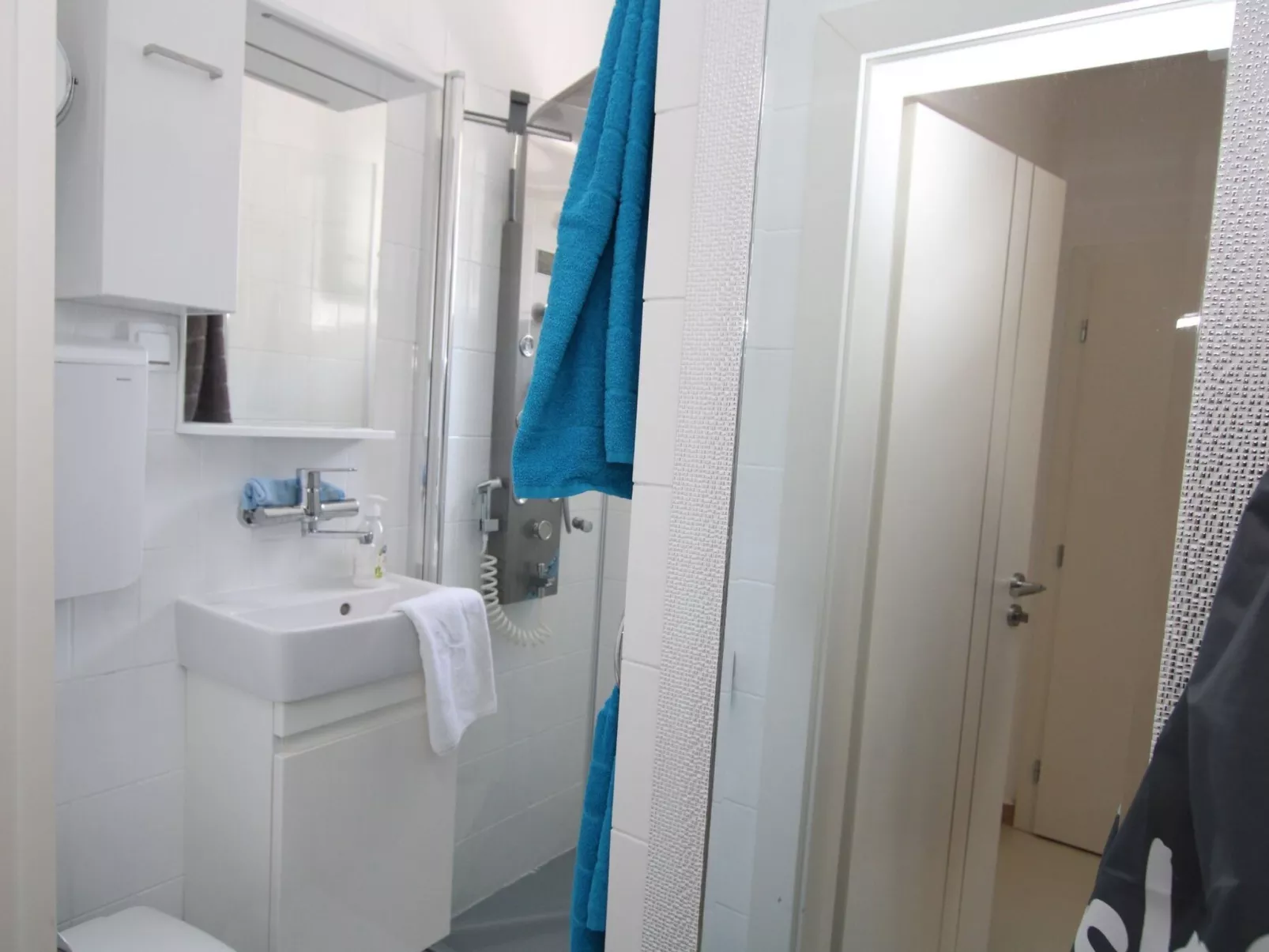 Blue Adria Suite 1 / HR-11068-04 - Image-tags.info