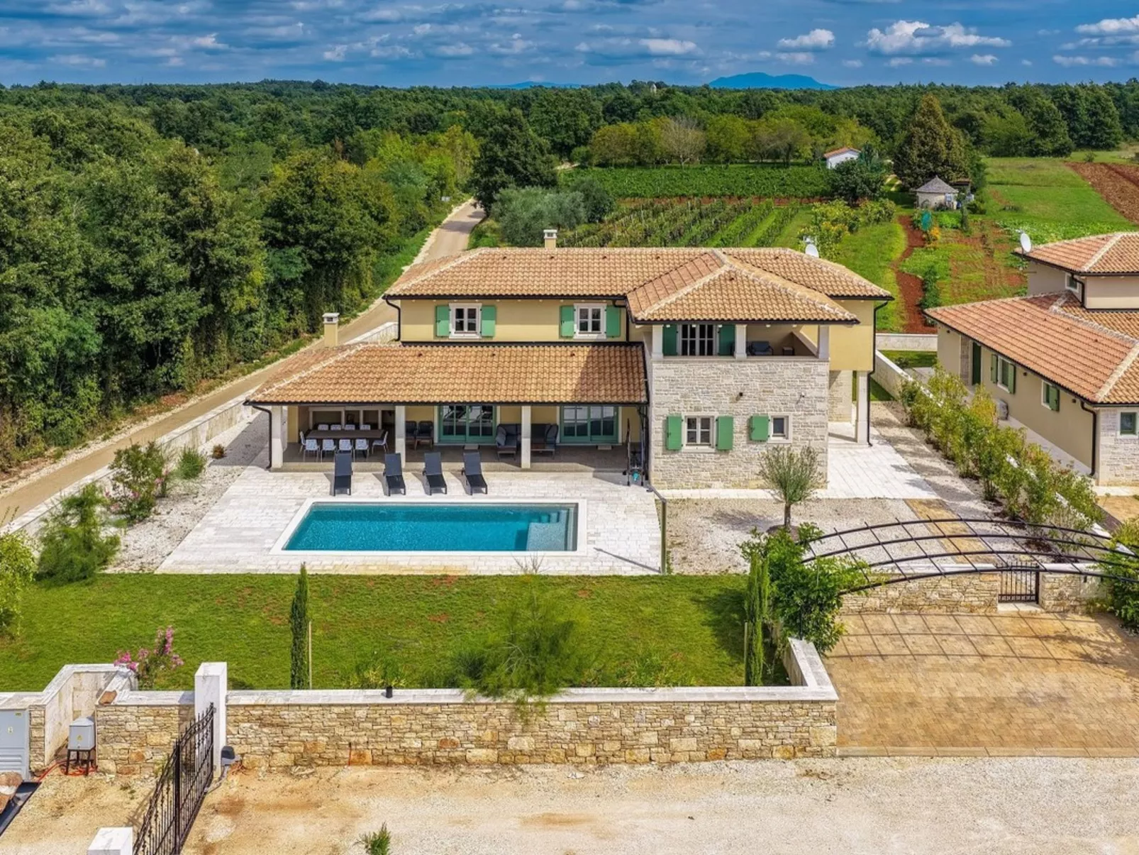 Villa Lunistra - Image-tags.info