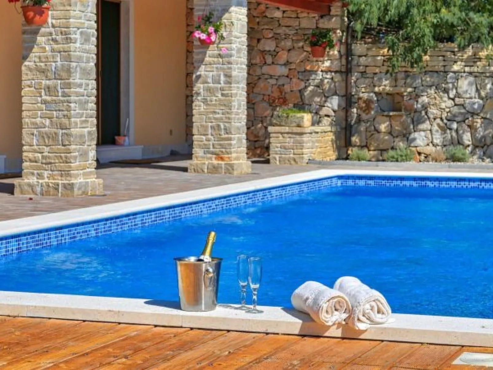 Villa Jacassa with heated pool and jacuzzi - Image-tags.info