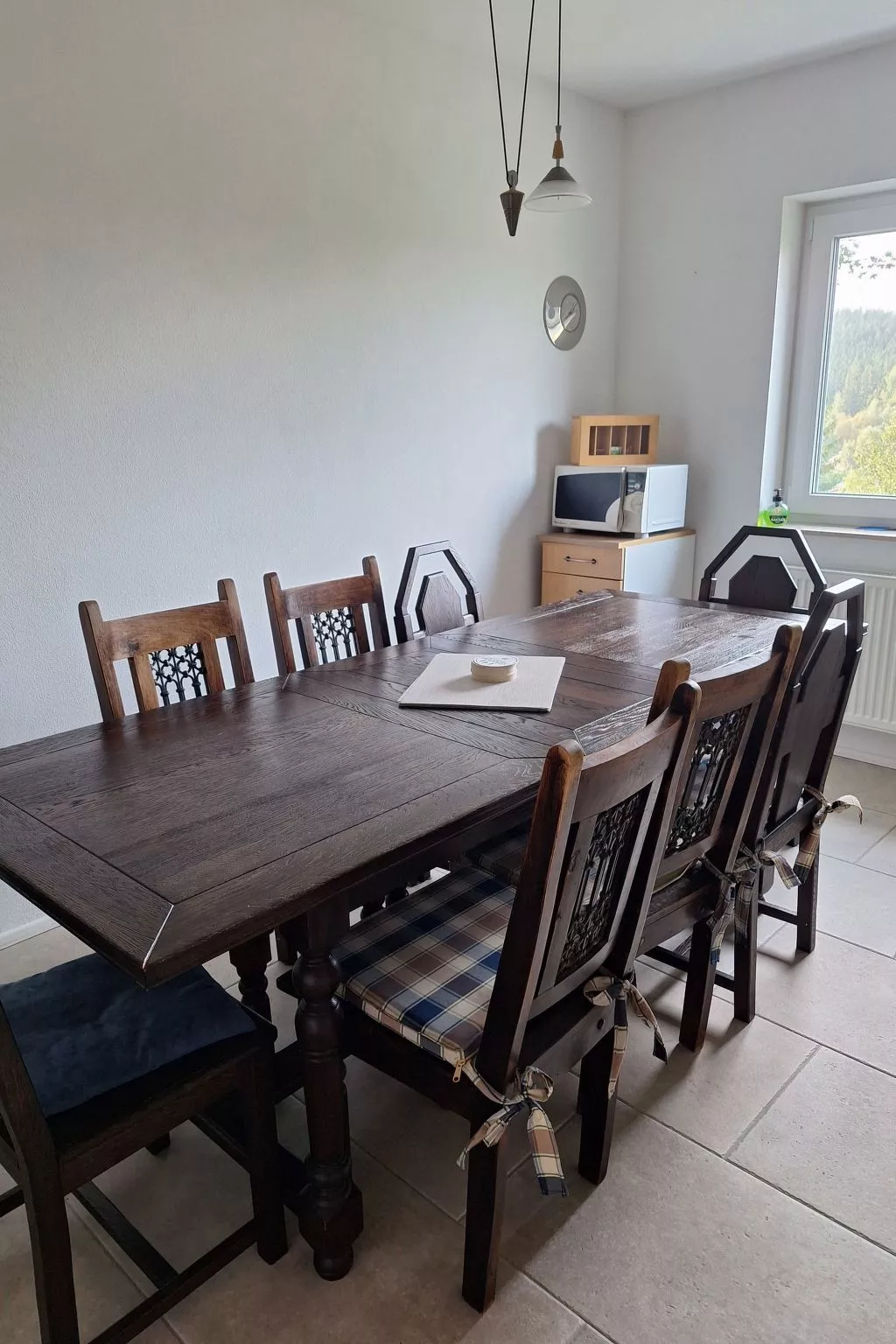 Gästezimmer mit Blick auf die Berge - Binnen