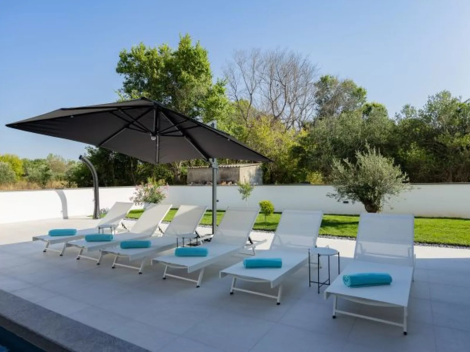 Villa Elena with two pools and spa - Image-tags.info