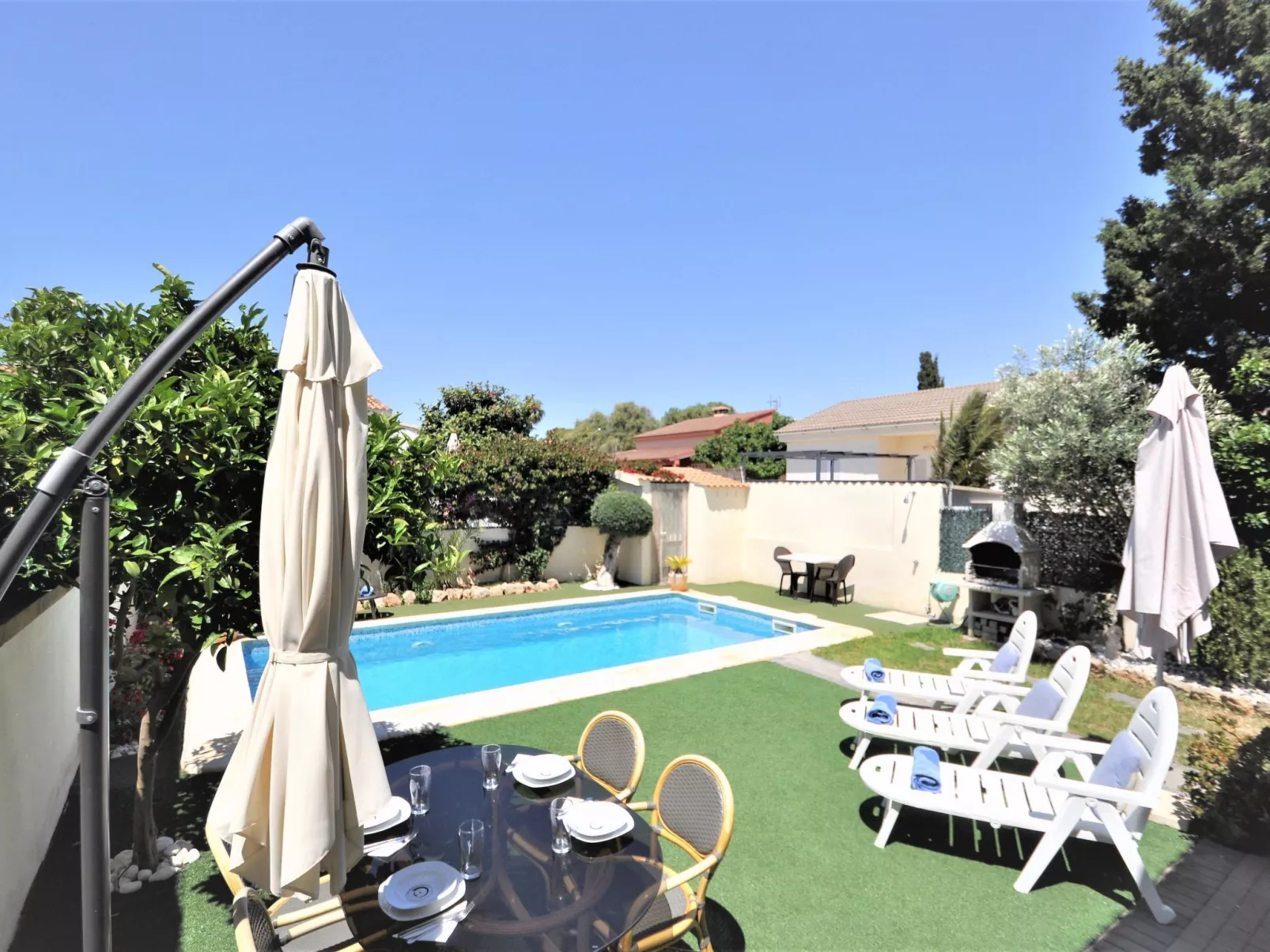 VILLA HUGO Casa en zona residencial tranquila Bahía Grande con Piscina Privada. - Buiten