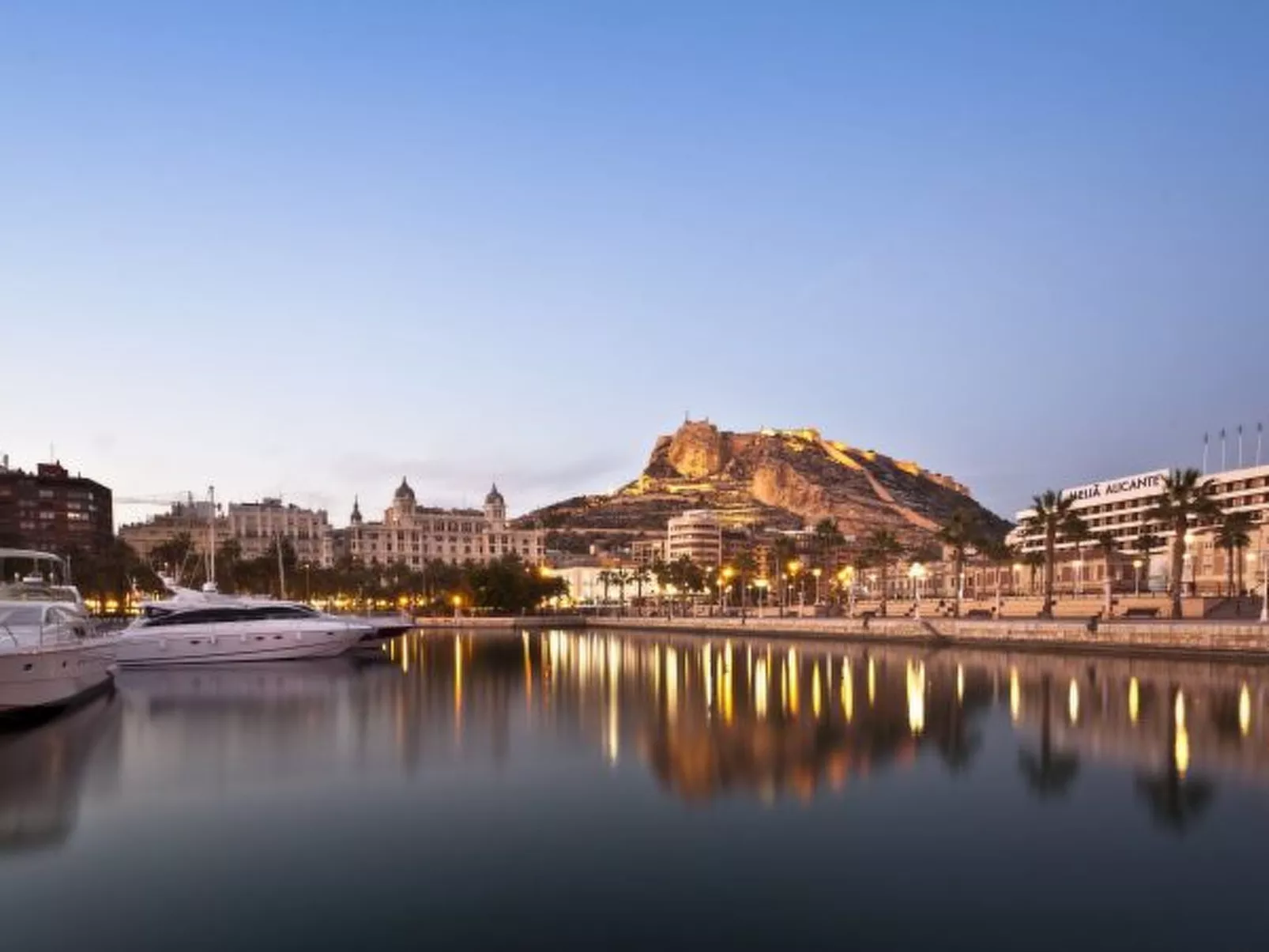 APART. GRANDE Y LUMINOSO EN EL CENTRO DE ALICANTE - Buiten