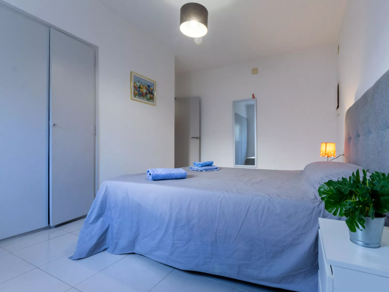 Higini Angles - Binnen