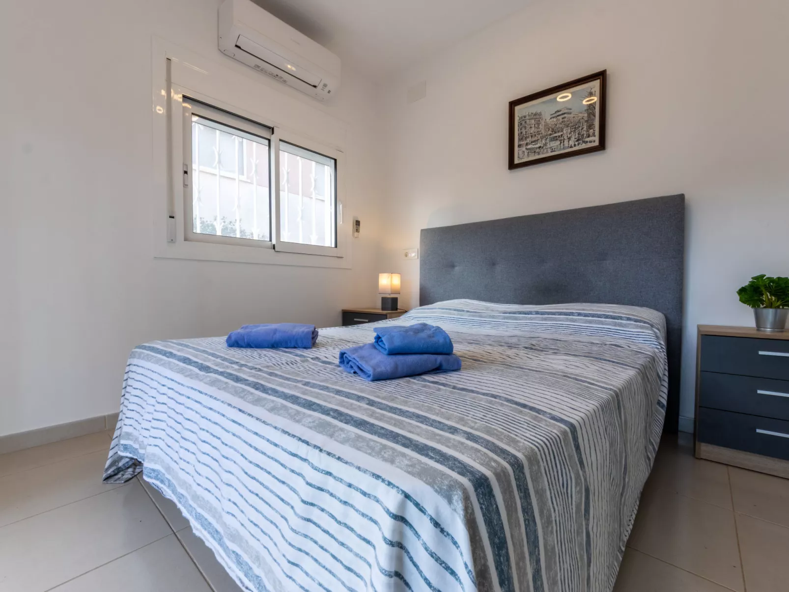 Higini Angles - Binnen