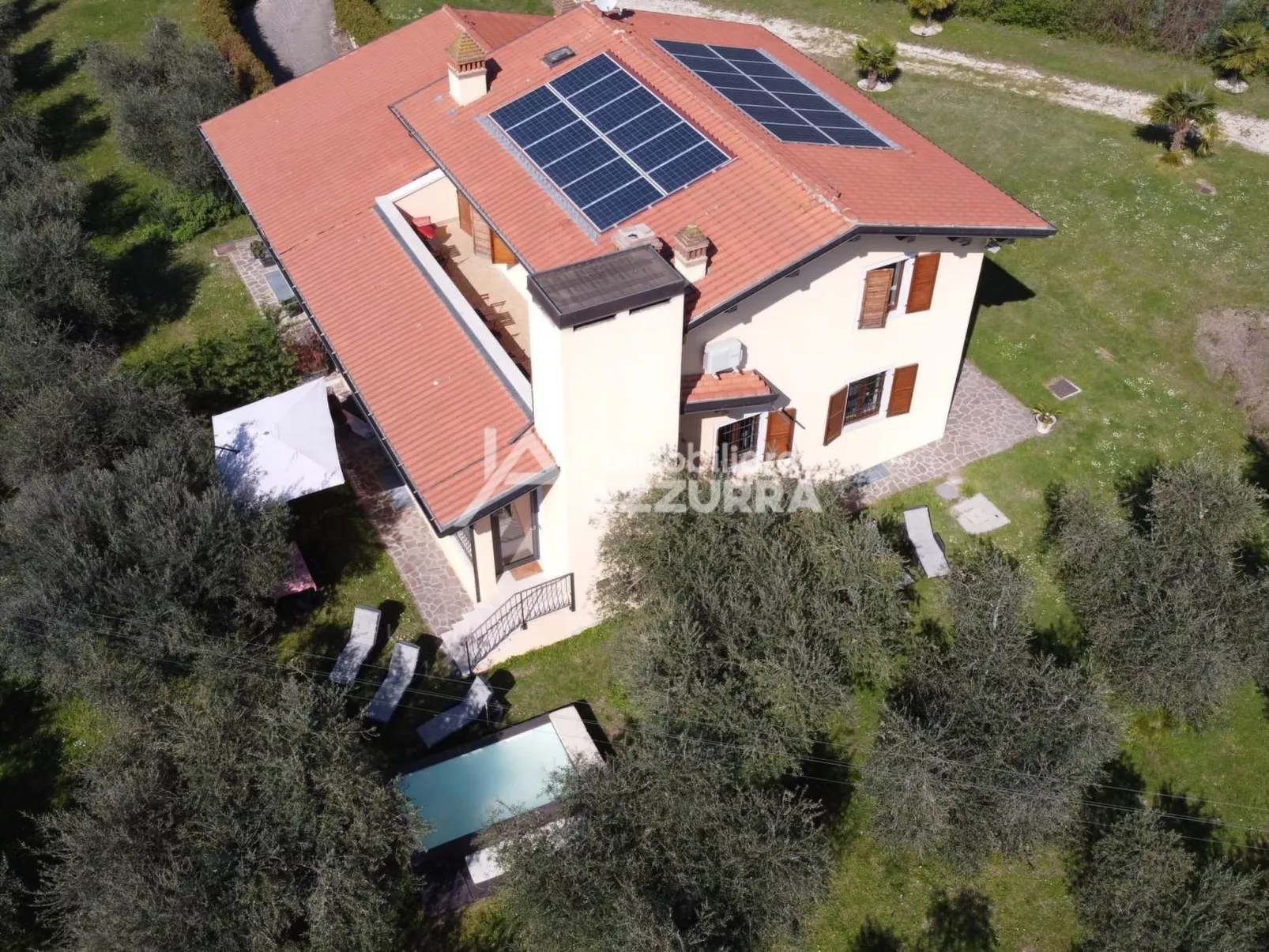 Villa i Roccoli, zwischen Olivenbäumen mit priva - Image-tags.info