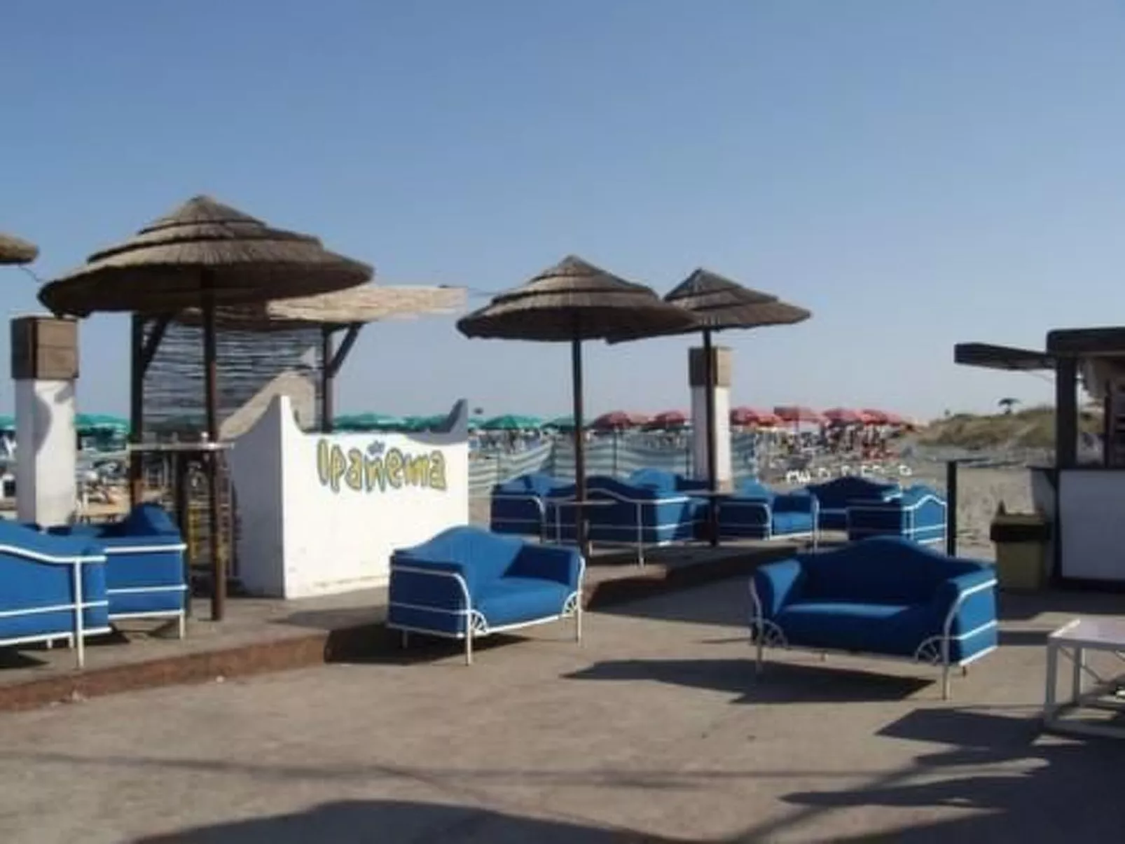 Eckhaus in Lido Di Volano, großer Innenhof, Grillplatz - Image-tags.info