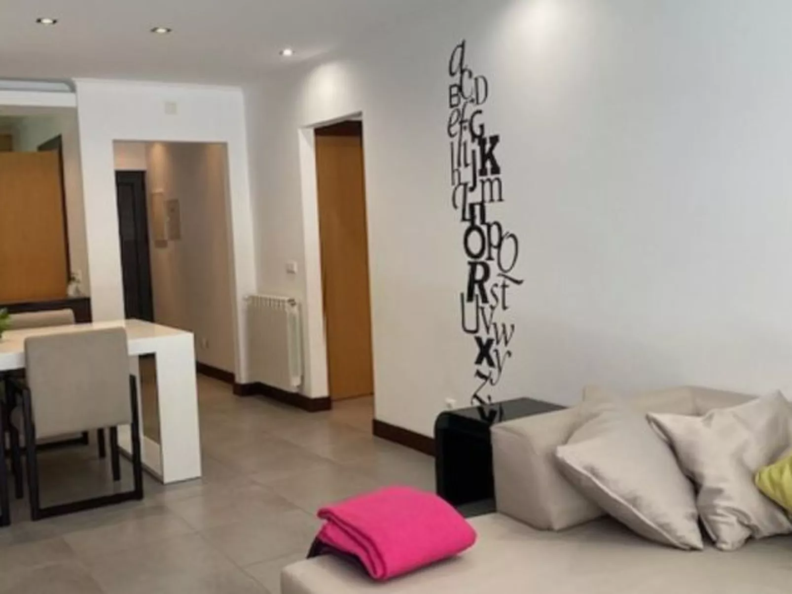 SUNSET HOUSE WITH SEAVIEW & TERRACE by VACATIONY - Binnen