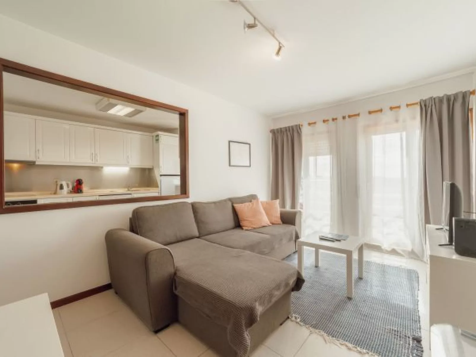 ESPINHO MODERN 3 BEDROOM APARTMENT by VACATIONY - Binnen