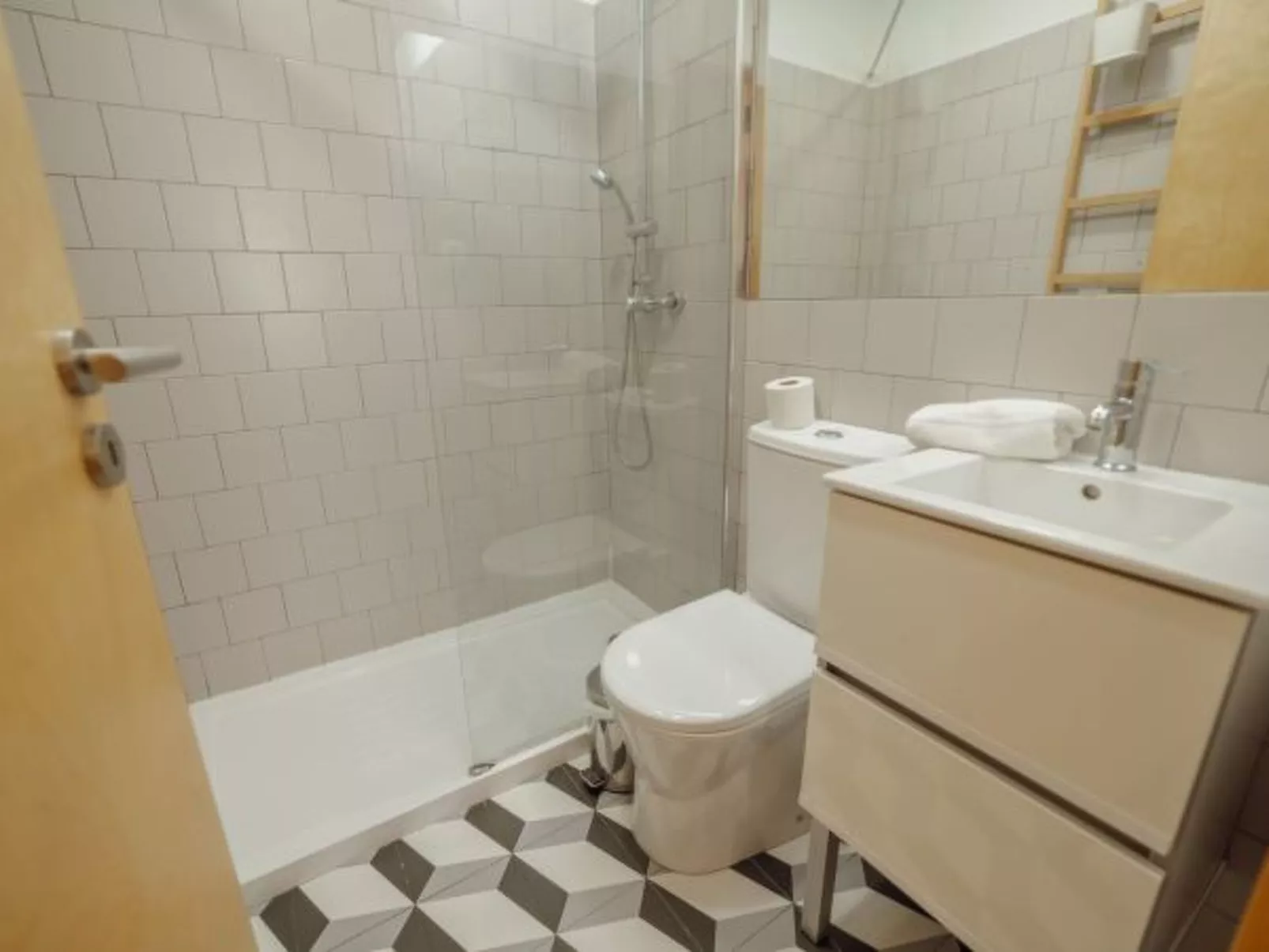 DOWNTOWN CHARMING by VACATIONY - Binnen