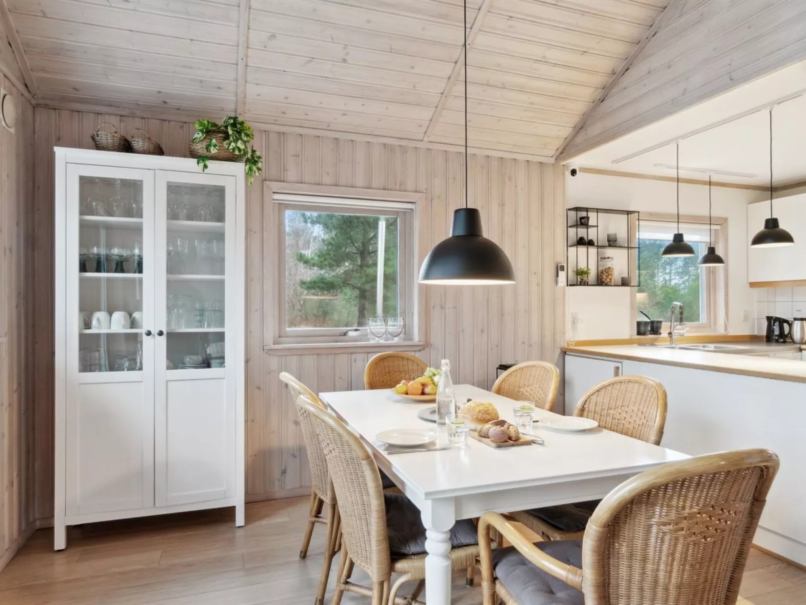 "Lavrens" - 300m from the sea - Binnen