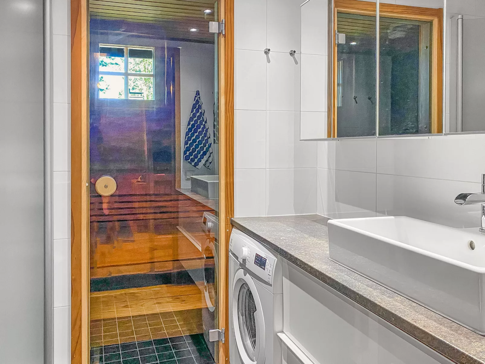 Kuusi-ruka 6 - Binnen