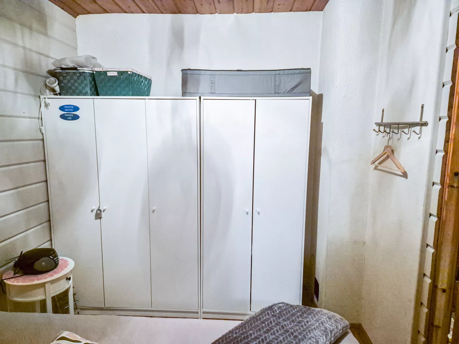 Mustalampi 5 satakieli - Binnen