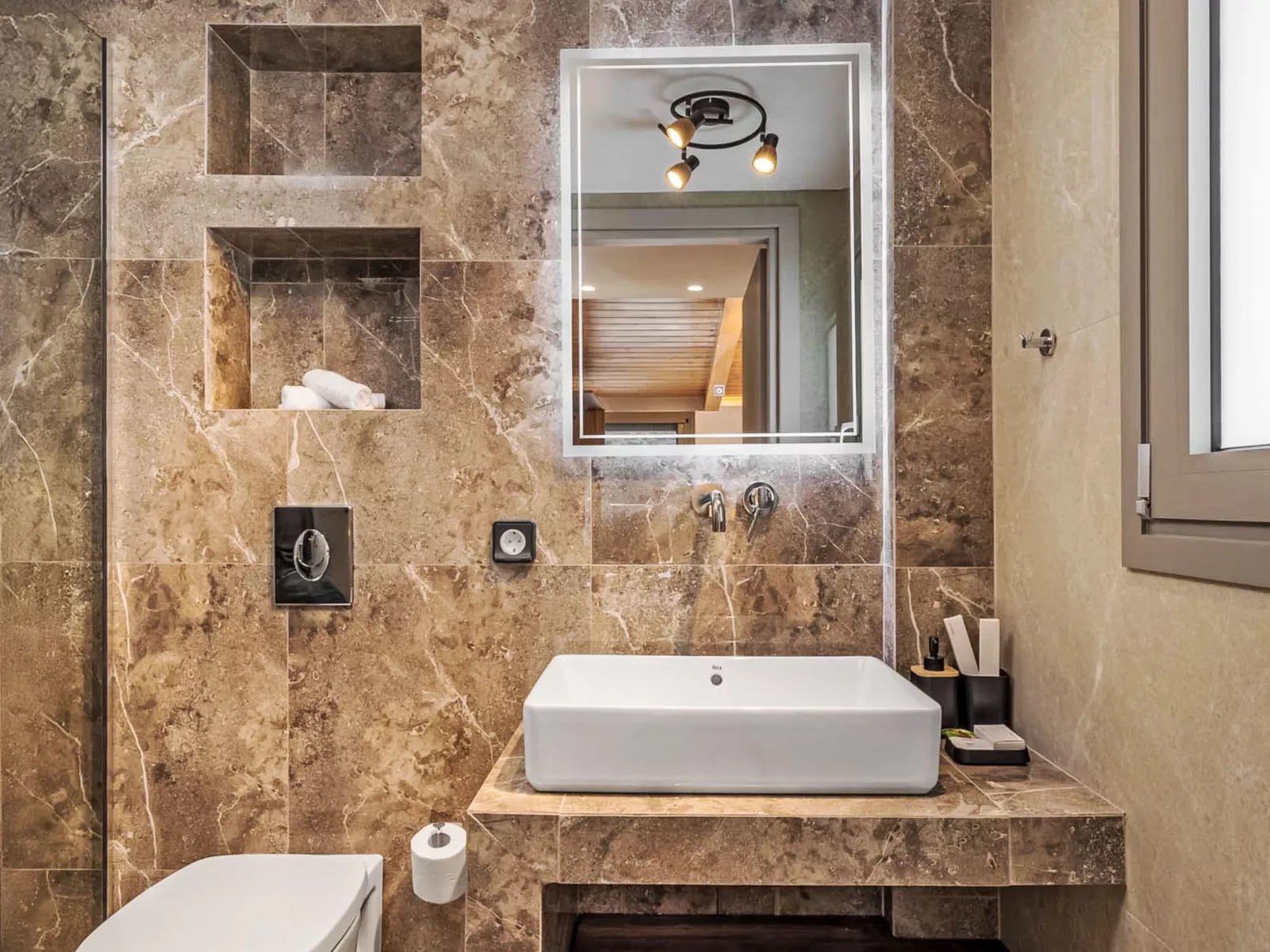 Ferienvilla "Arfna Villa B" mit privatem Pool - Binnen