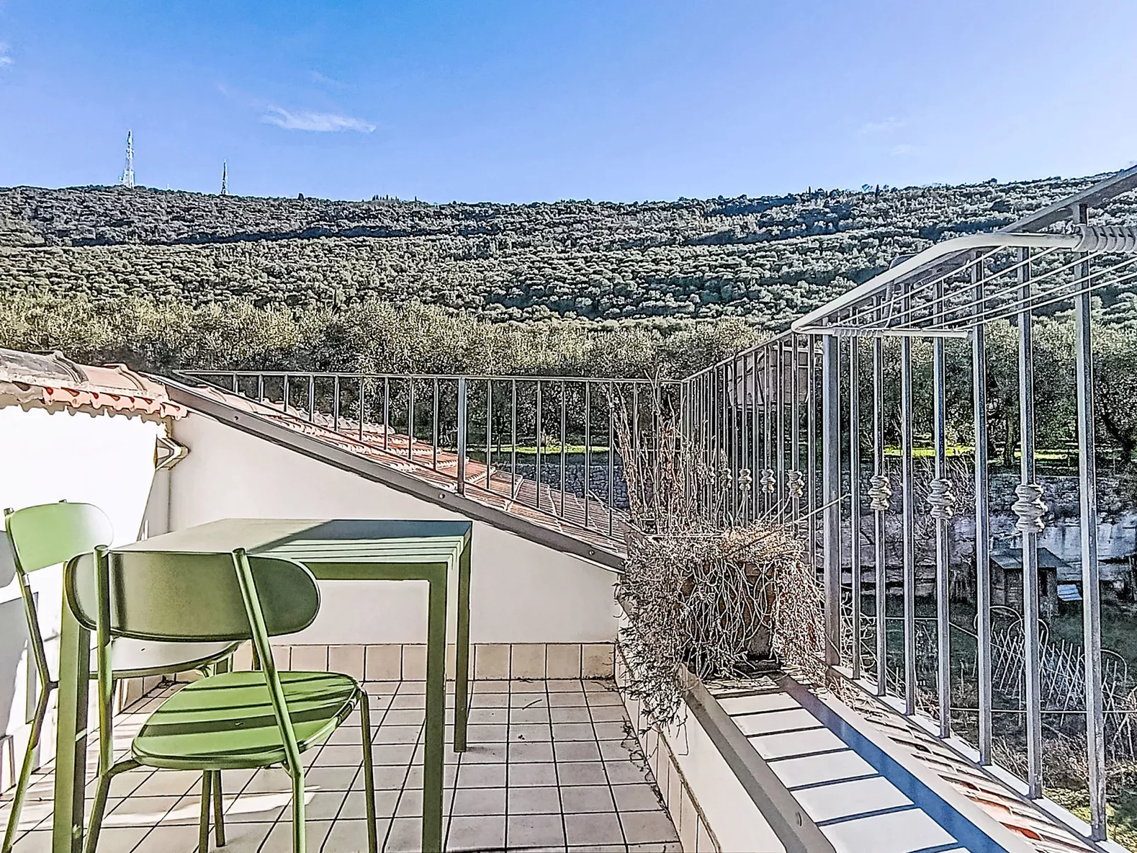 Tra gli Ulivi - Buiten