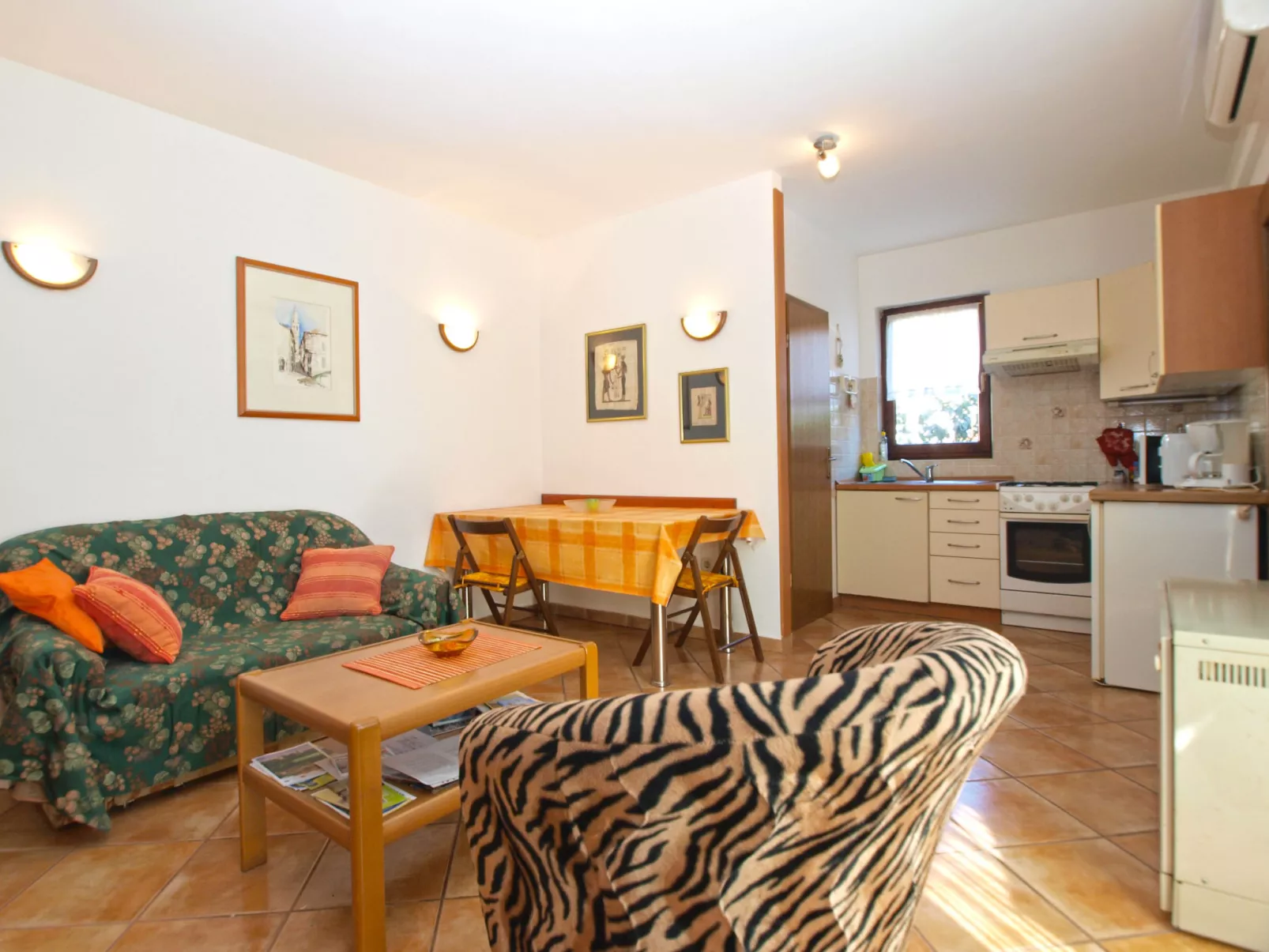 Apartment 1827 - Image-tags.info