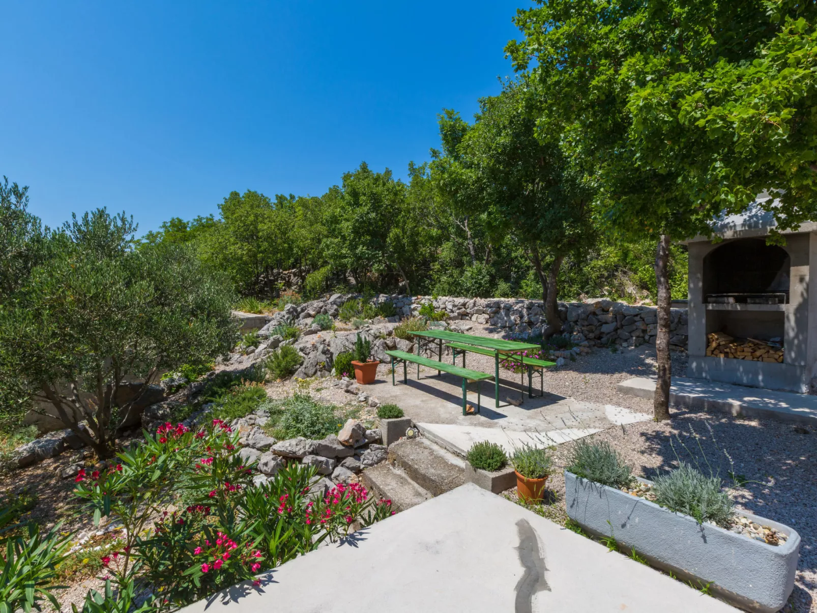 Cosic 2 Black & White / HR-09707-02 - Image-tags.info