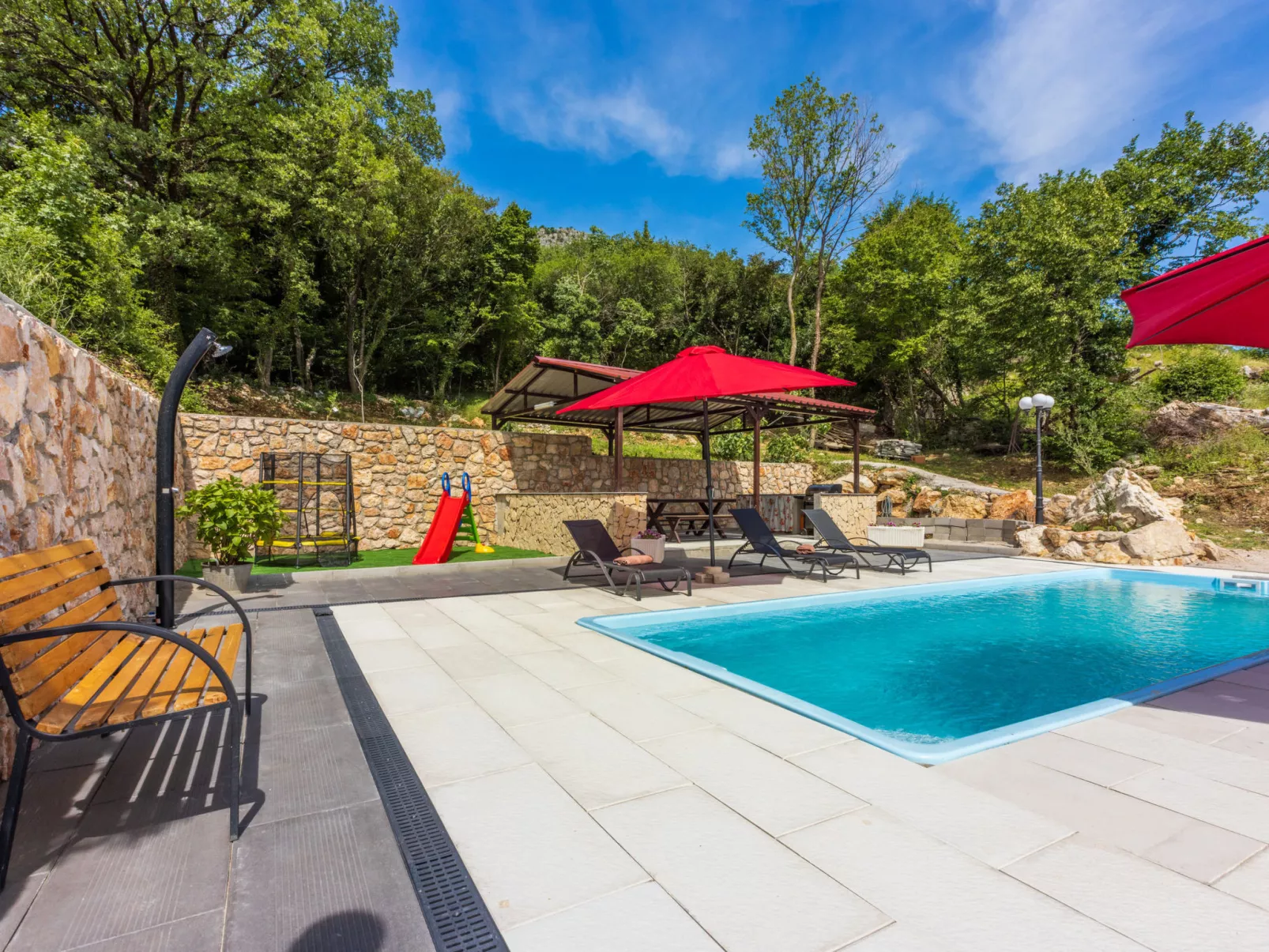 Mera / HR-10956-01 - Image-tags.info