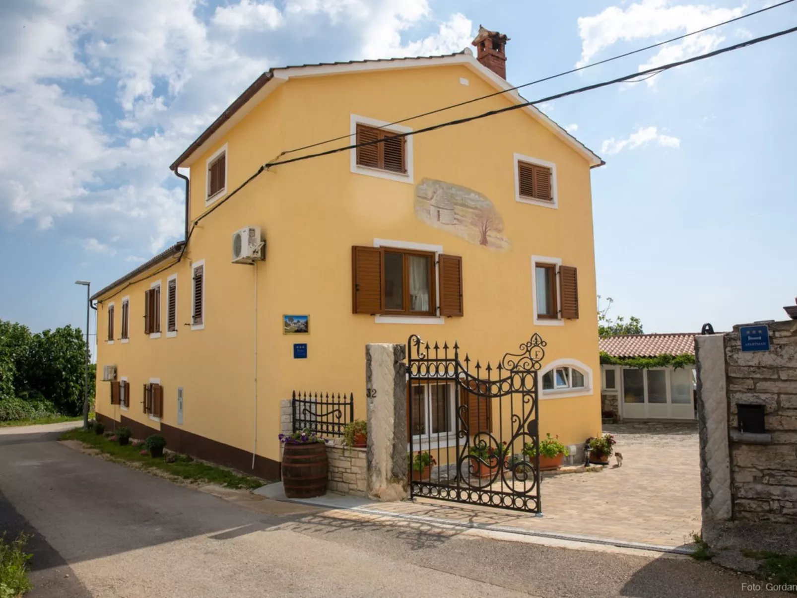 House Barat - Image-tags.info