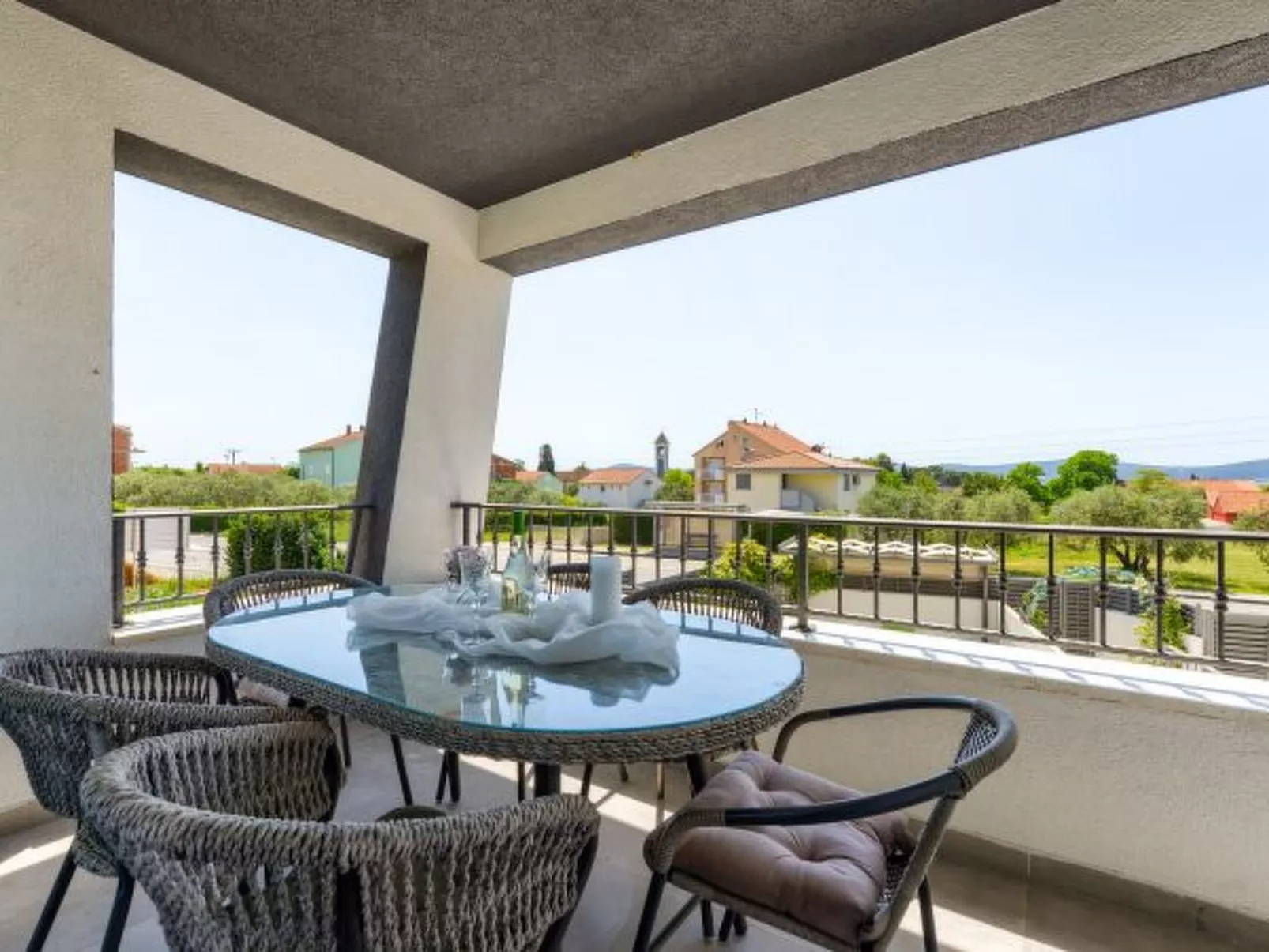 Villa Azzuro with jacuzzi and pool - Image-tags.info