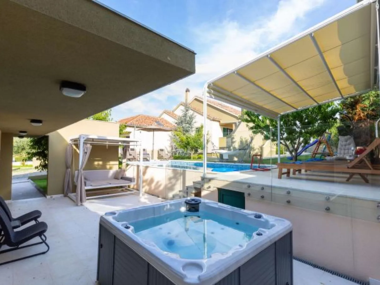 Great Villa Field Hills with sauna and jacuzzi - Image-tags.info