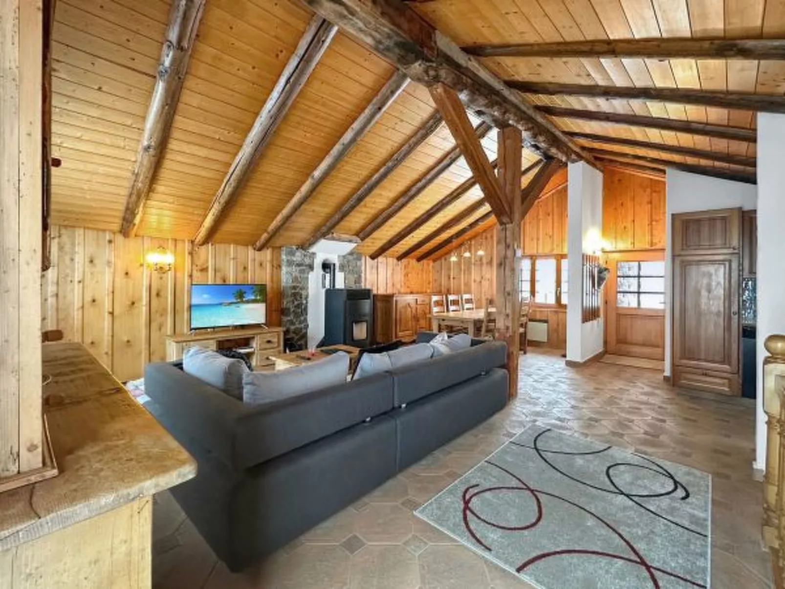 Chalet Le Basset - Family Chalet in the Swiss Alps - Binnen
