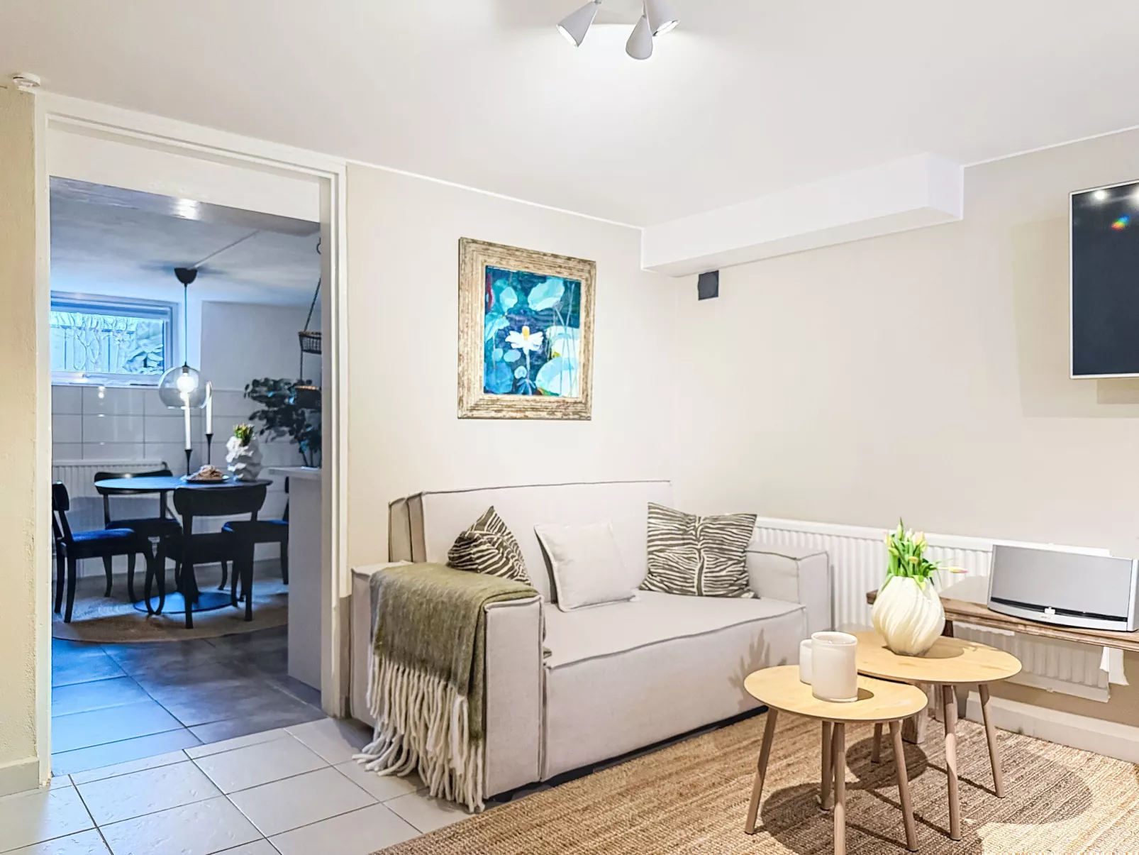 Vårhemsplatsen - Binnen