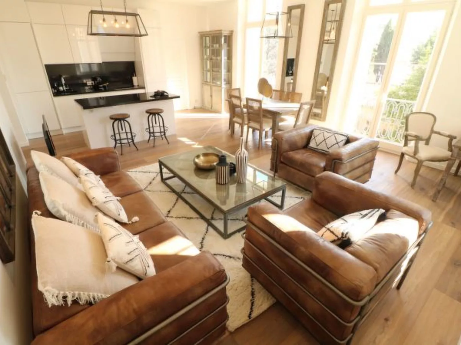 Beautiful 3 bedroom Carlton Canada 403 - Image-tags.info