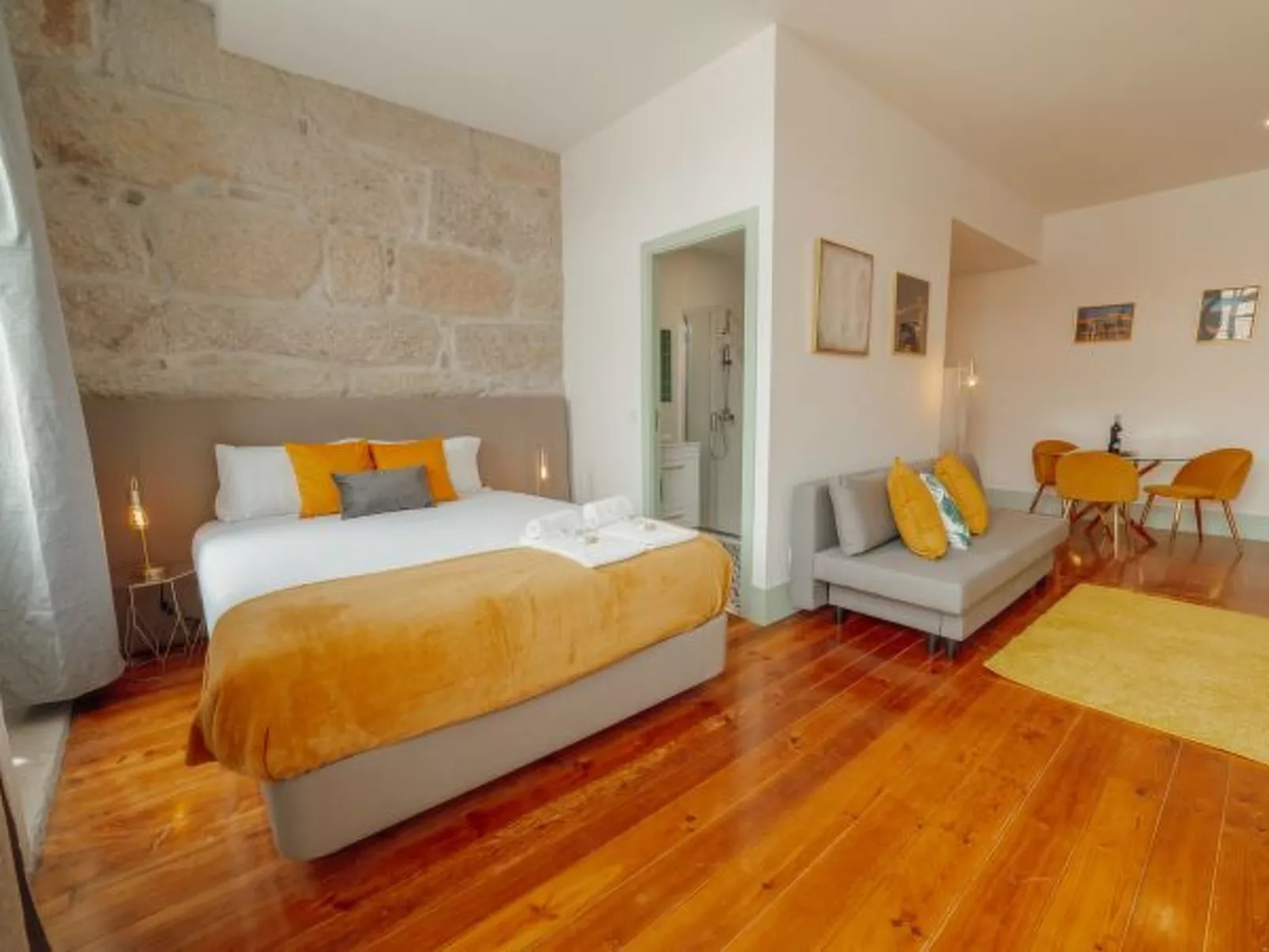 DOWNTOWN SUITE E by VACATIONY - Binnen