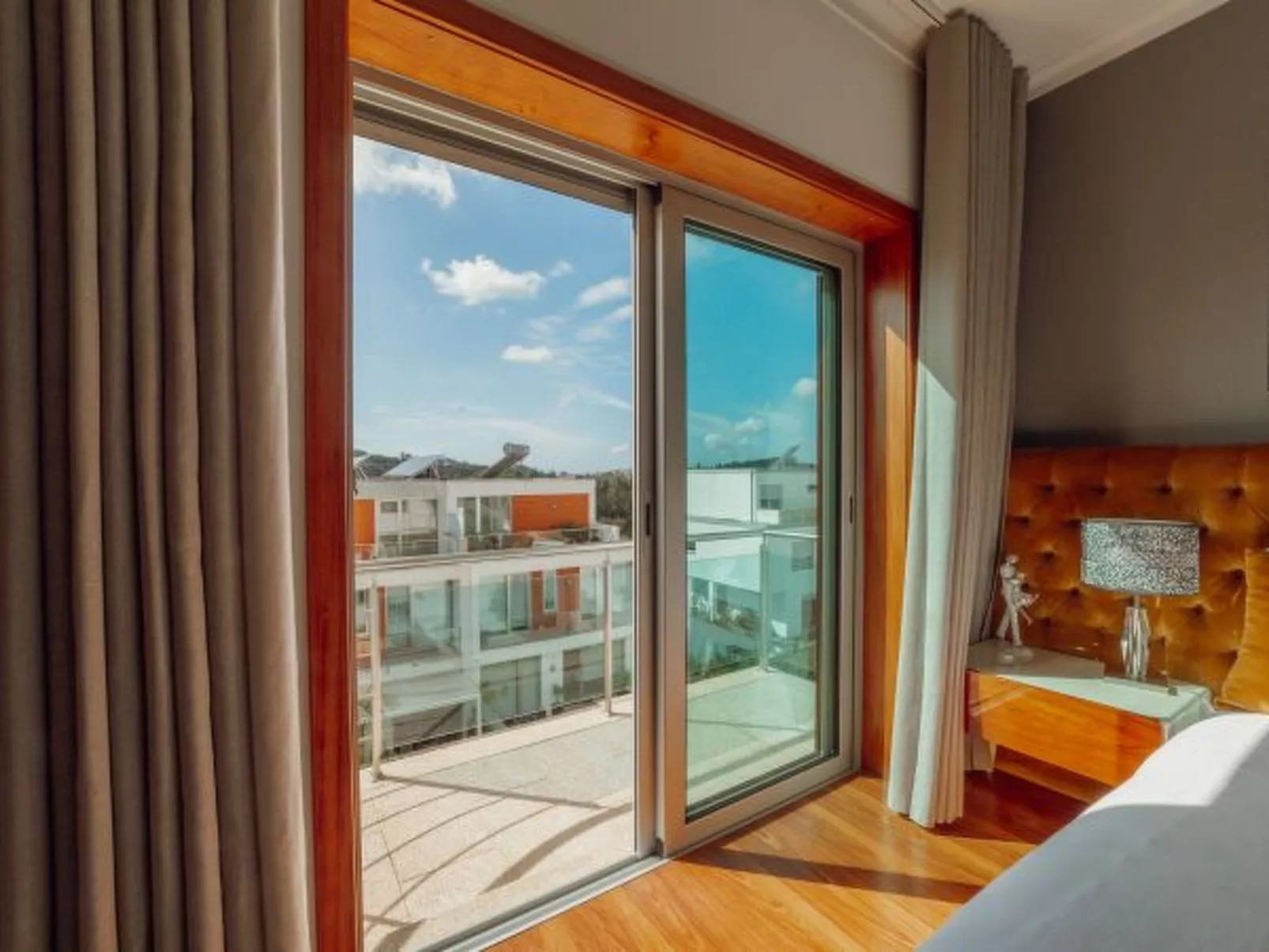 POOL & CINEMA VILLA by VACATIONY - Binnen