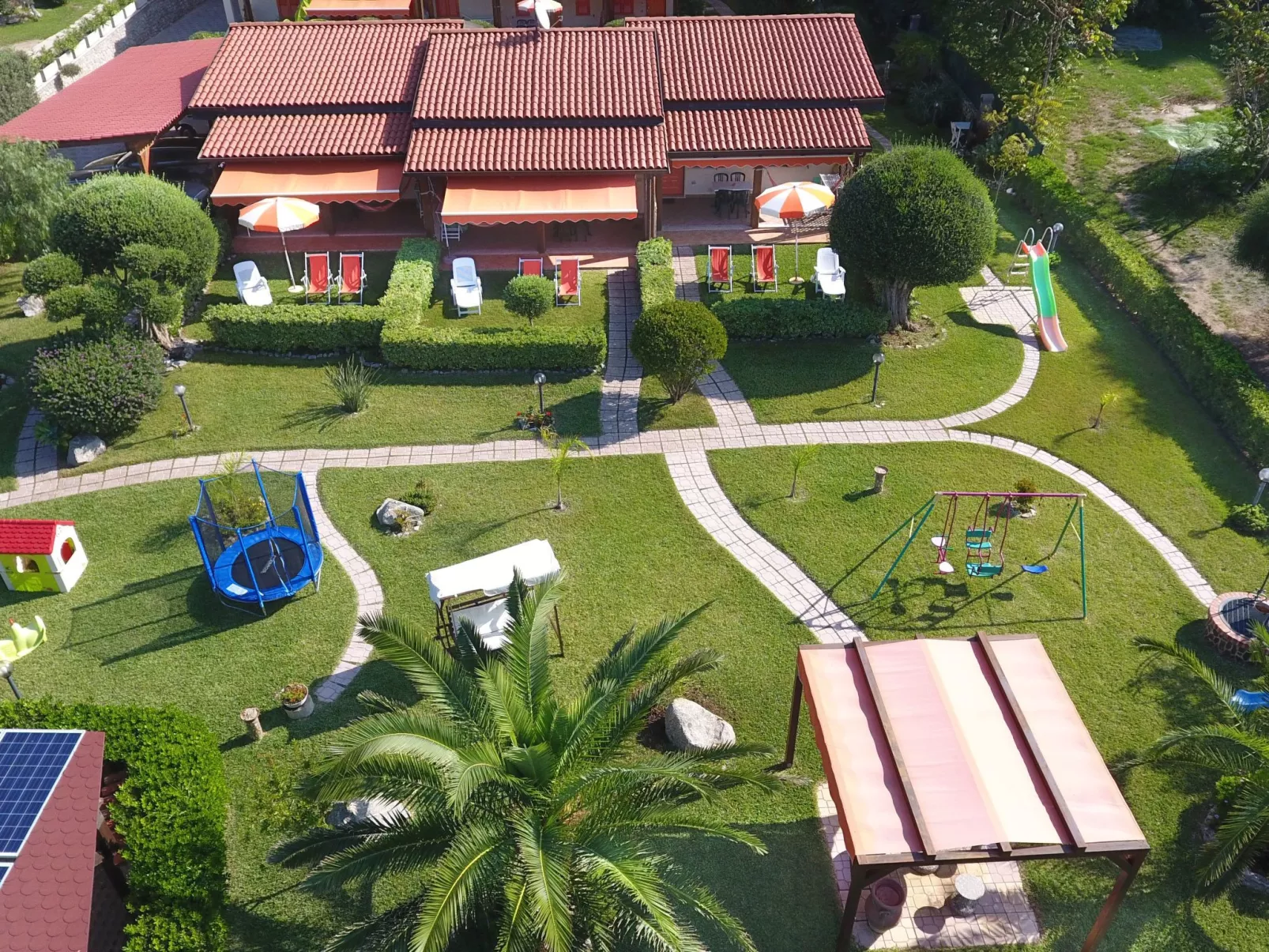 Luxus-Drei-Zimmer-Wohnungen mit großem Garten - Buiten