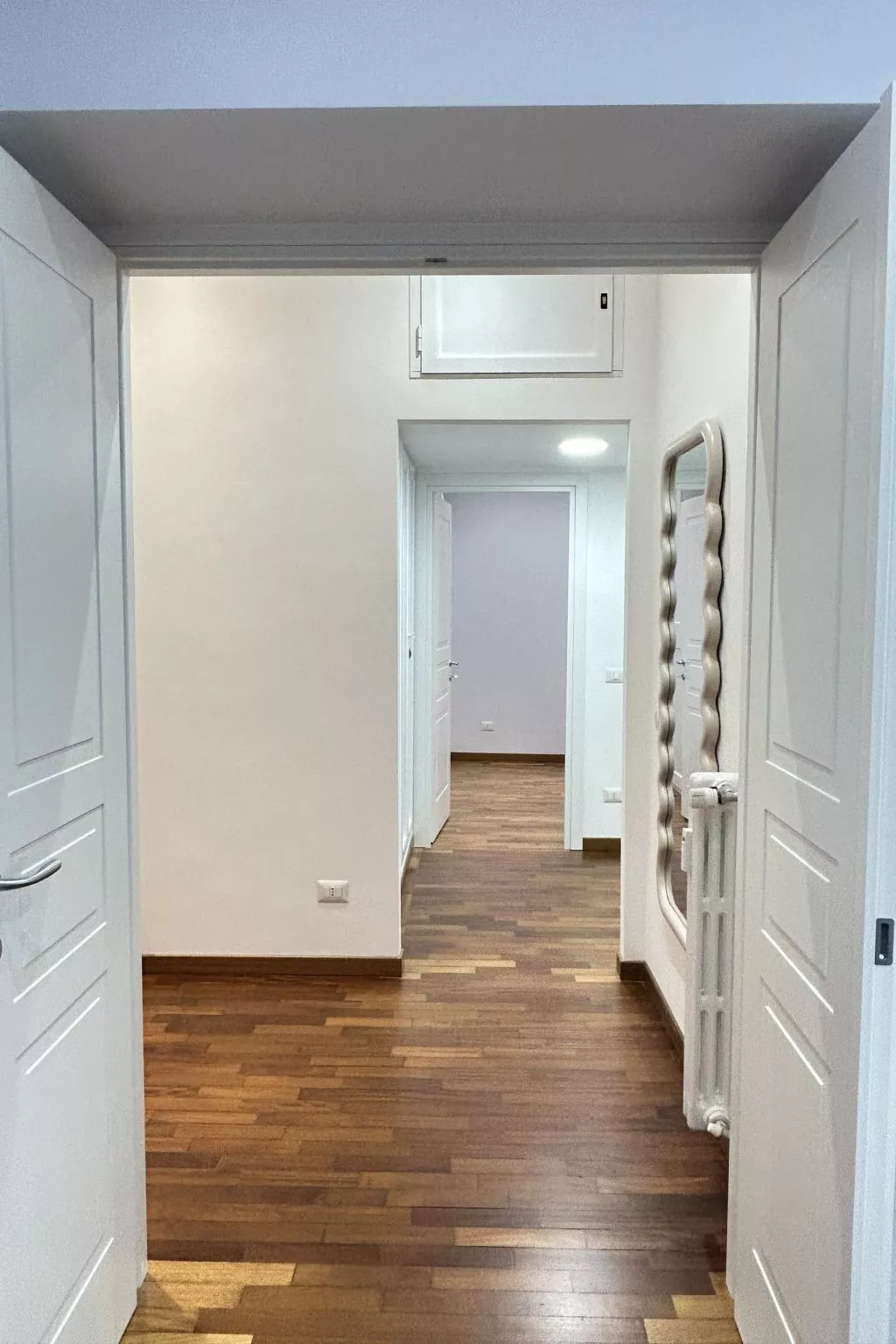 'Vatican Vibes - Binnen