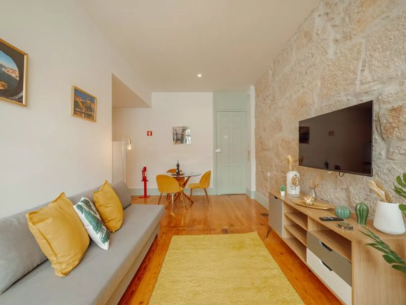 DOWNTOWN SUITE C by VACATIONY - Binnen